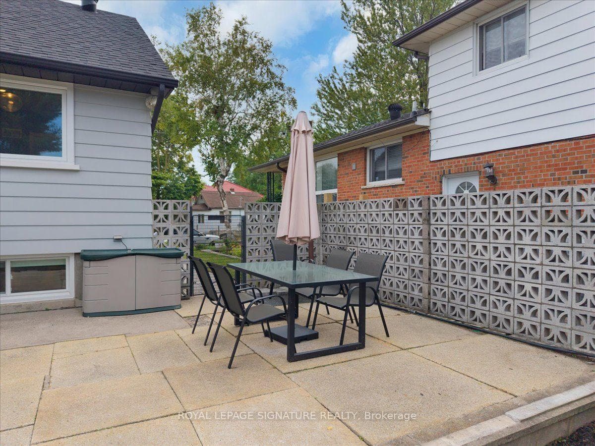 1 Westcroft Drive — property photo