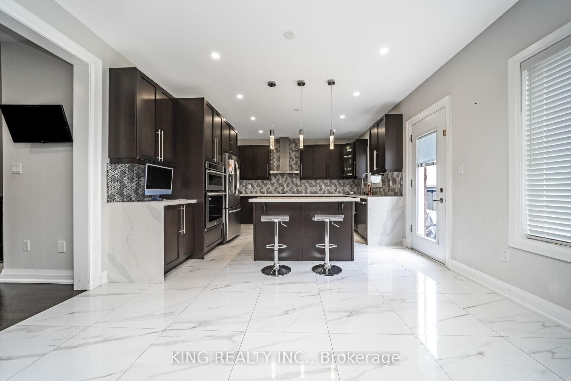 11 Malpass Street — property photo