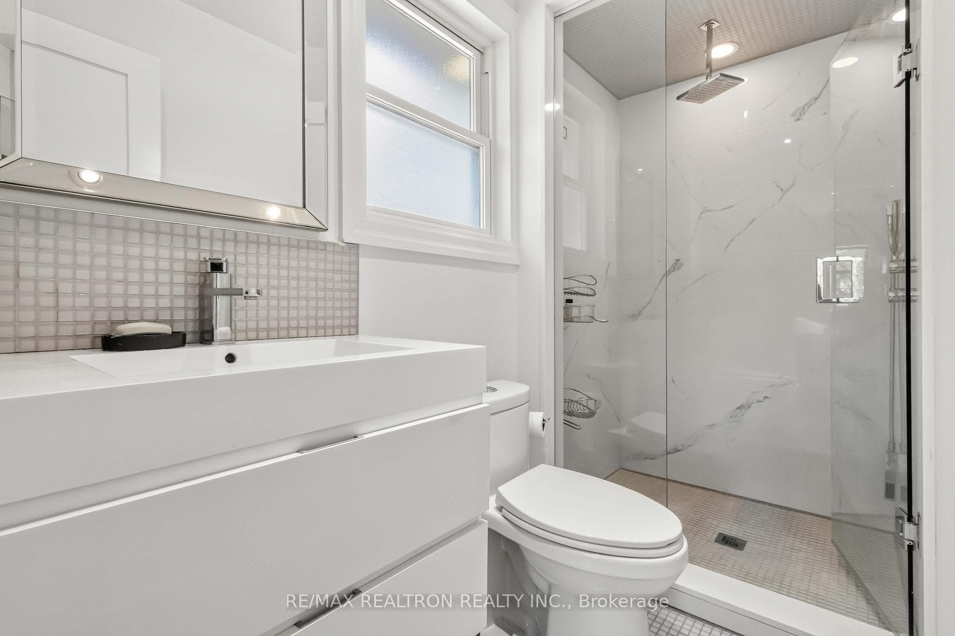 219 Bay Thorn Drive — property photo