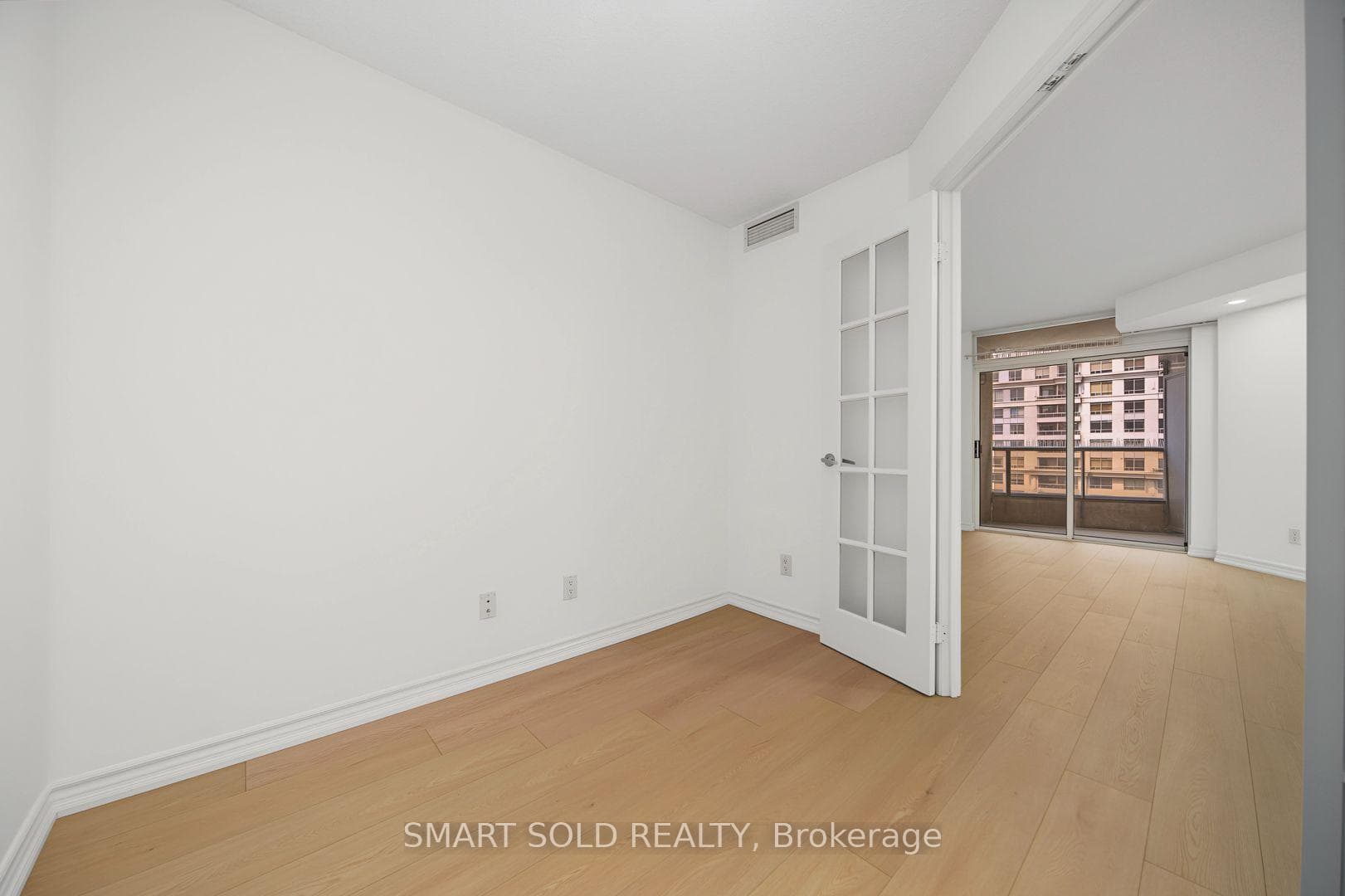 801- 3880 Duke Of York Boulevard — property photo