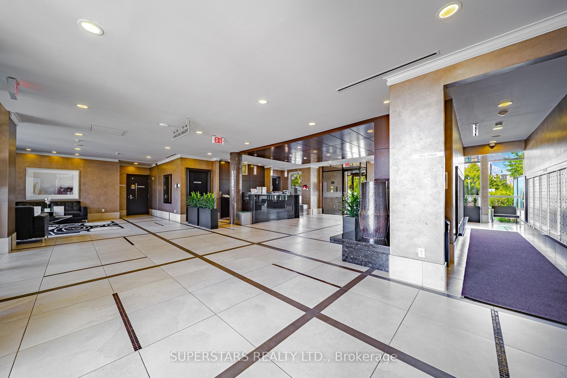809- 151 Upper Duke Crescent — property photo