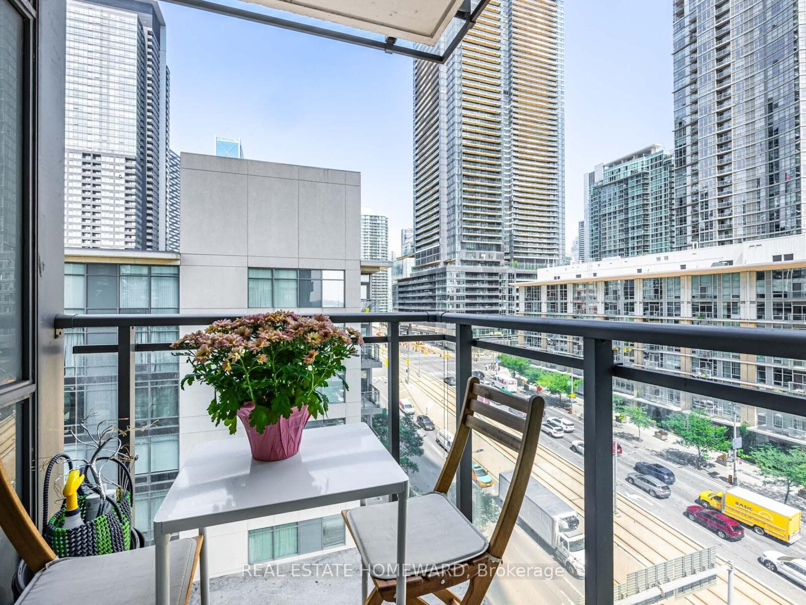 906- 11 Brunel Court — property photo
