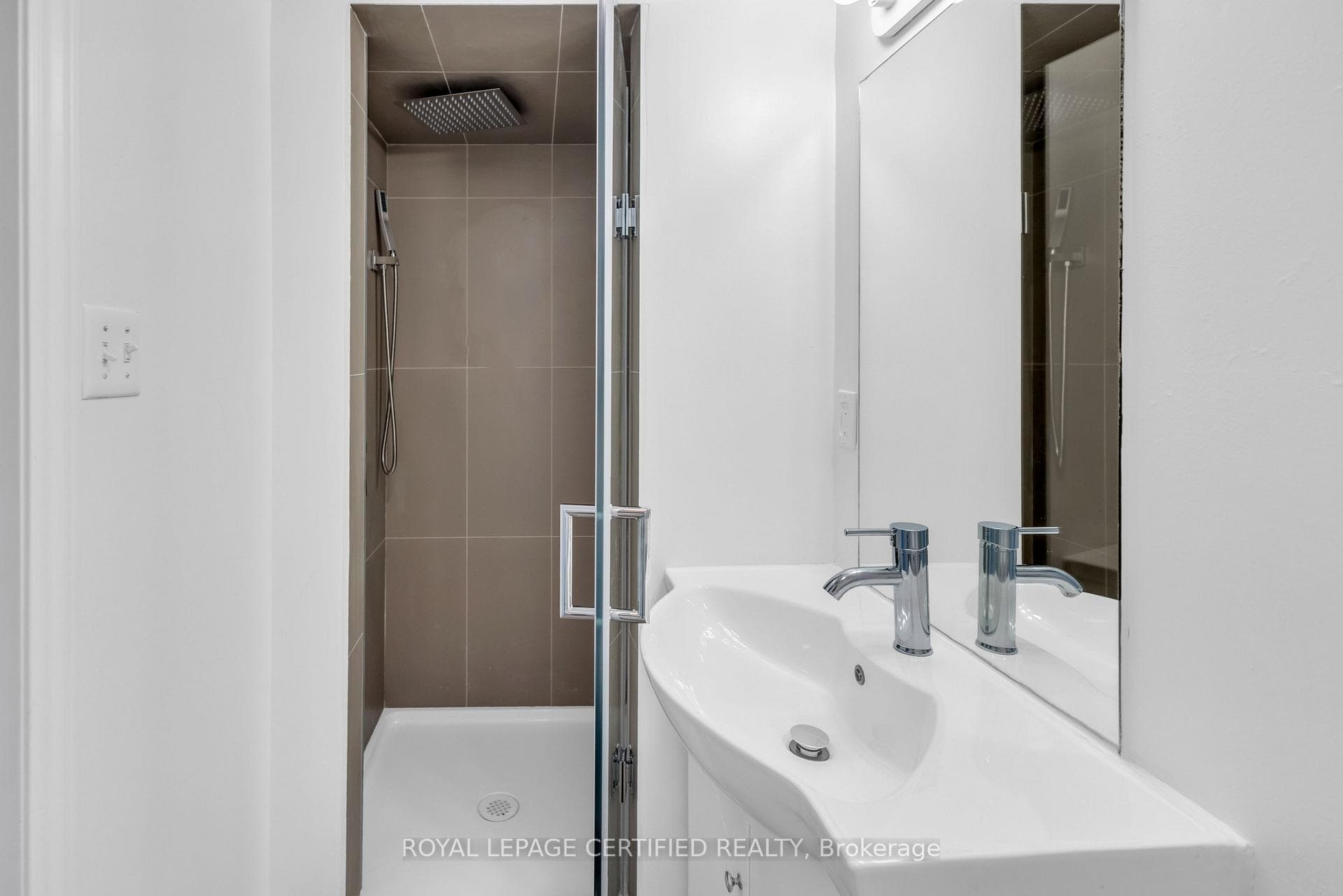56 Pefferlaw Circle — property photo