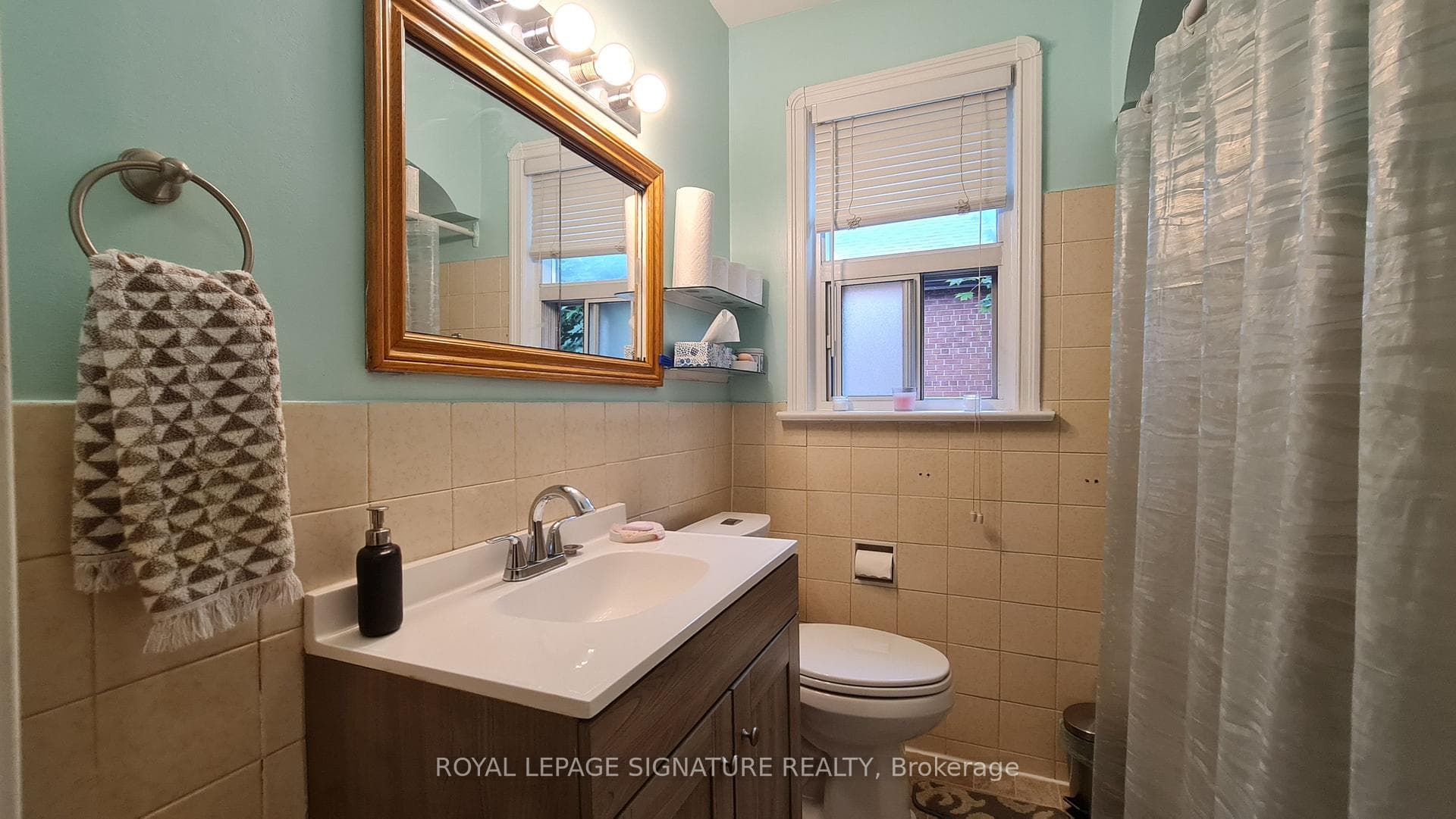 14 Valdane Drive — property photo