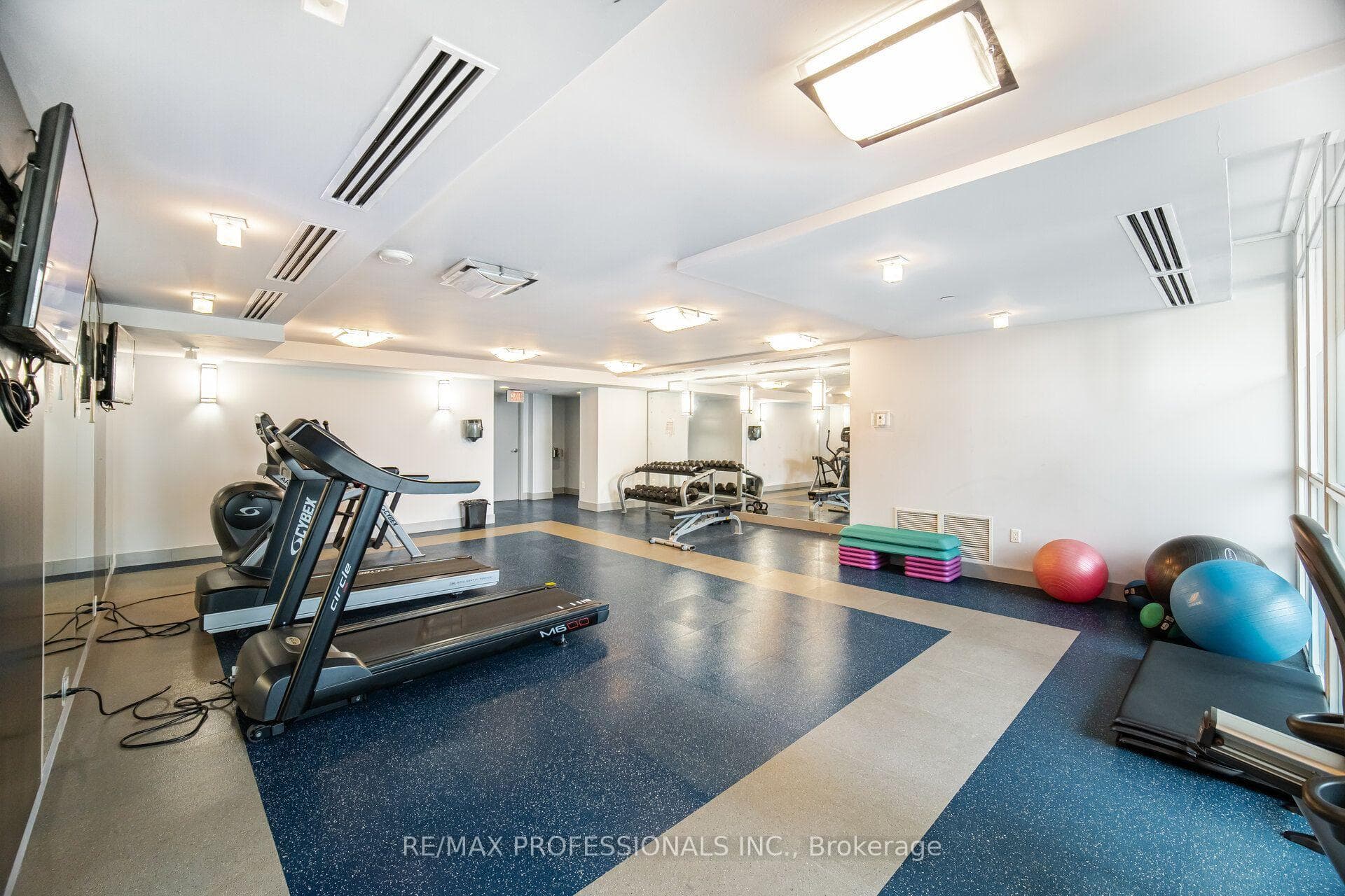 616- 8 Fieldway Road — property photo