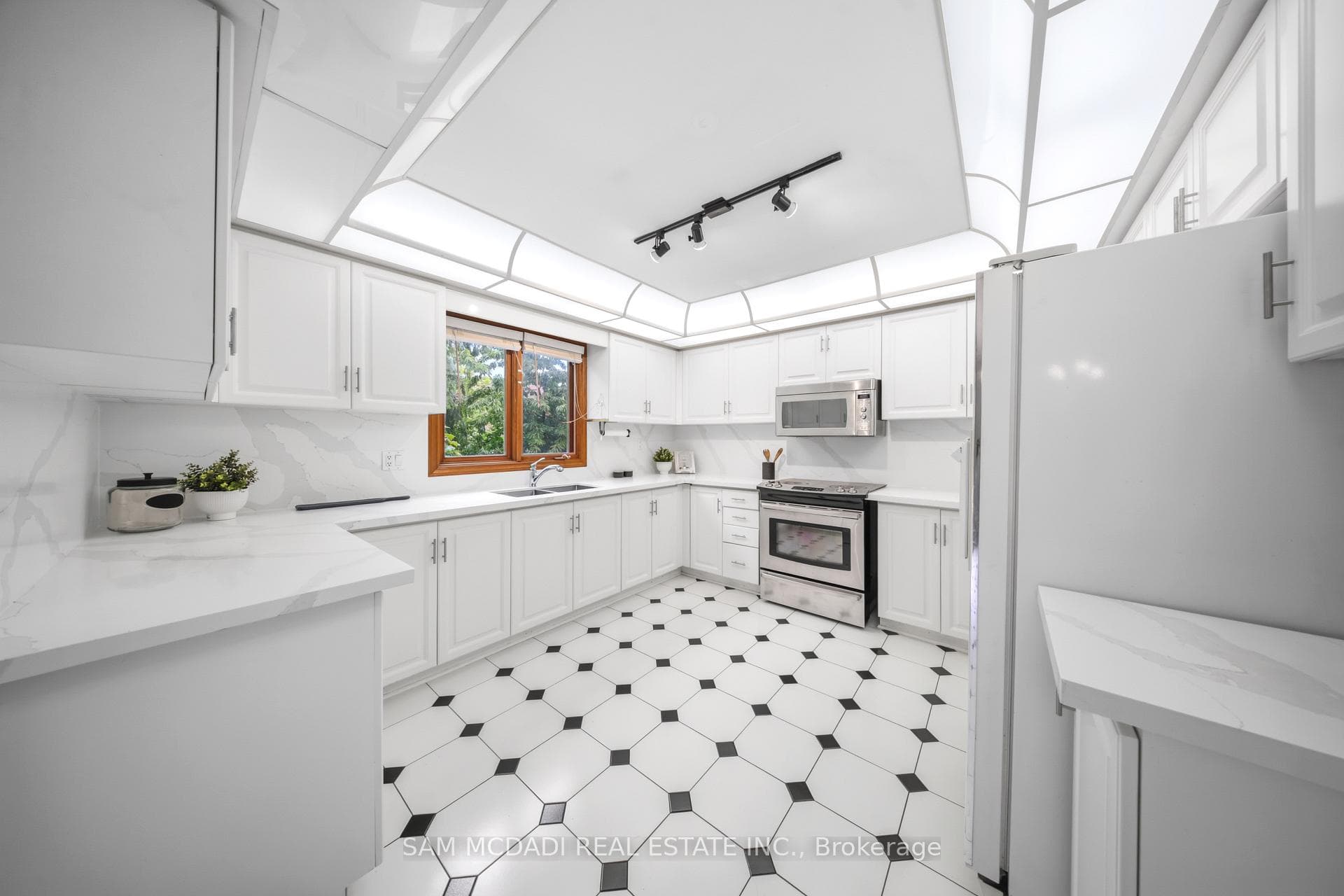 5109 Elderview Court — property photo