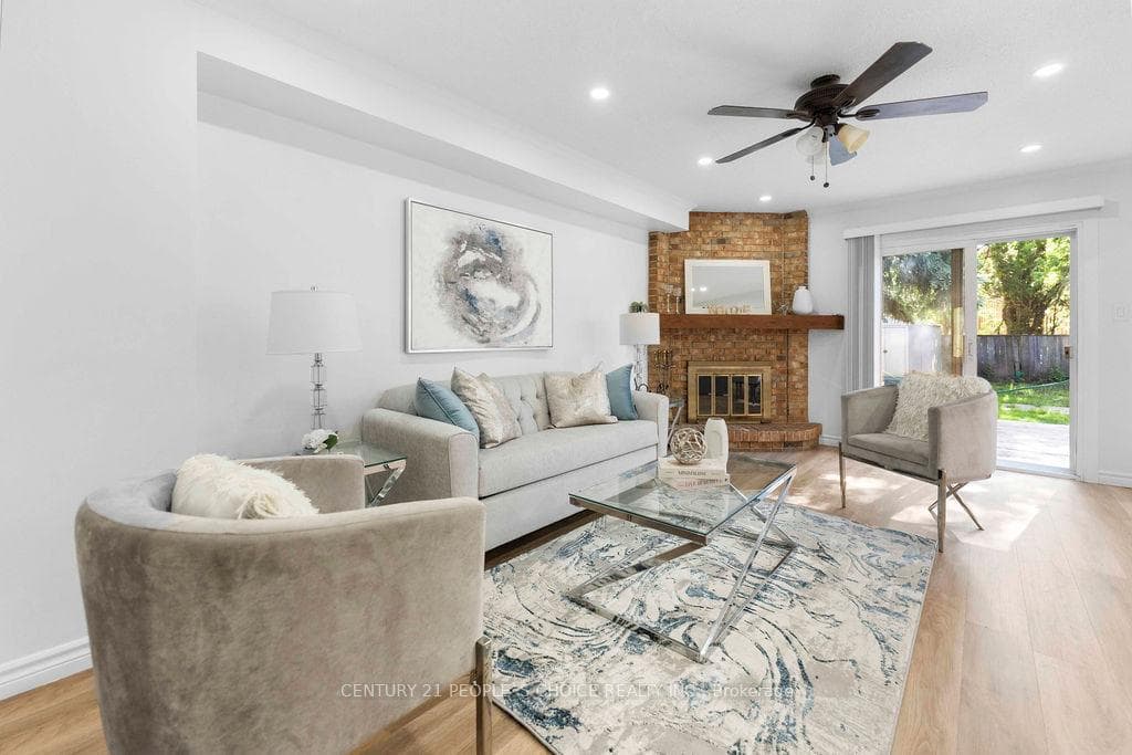 4053 Trapper Crescent — property photo