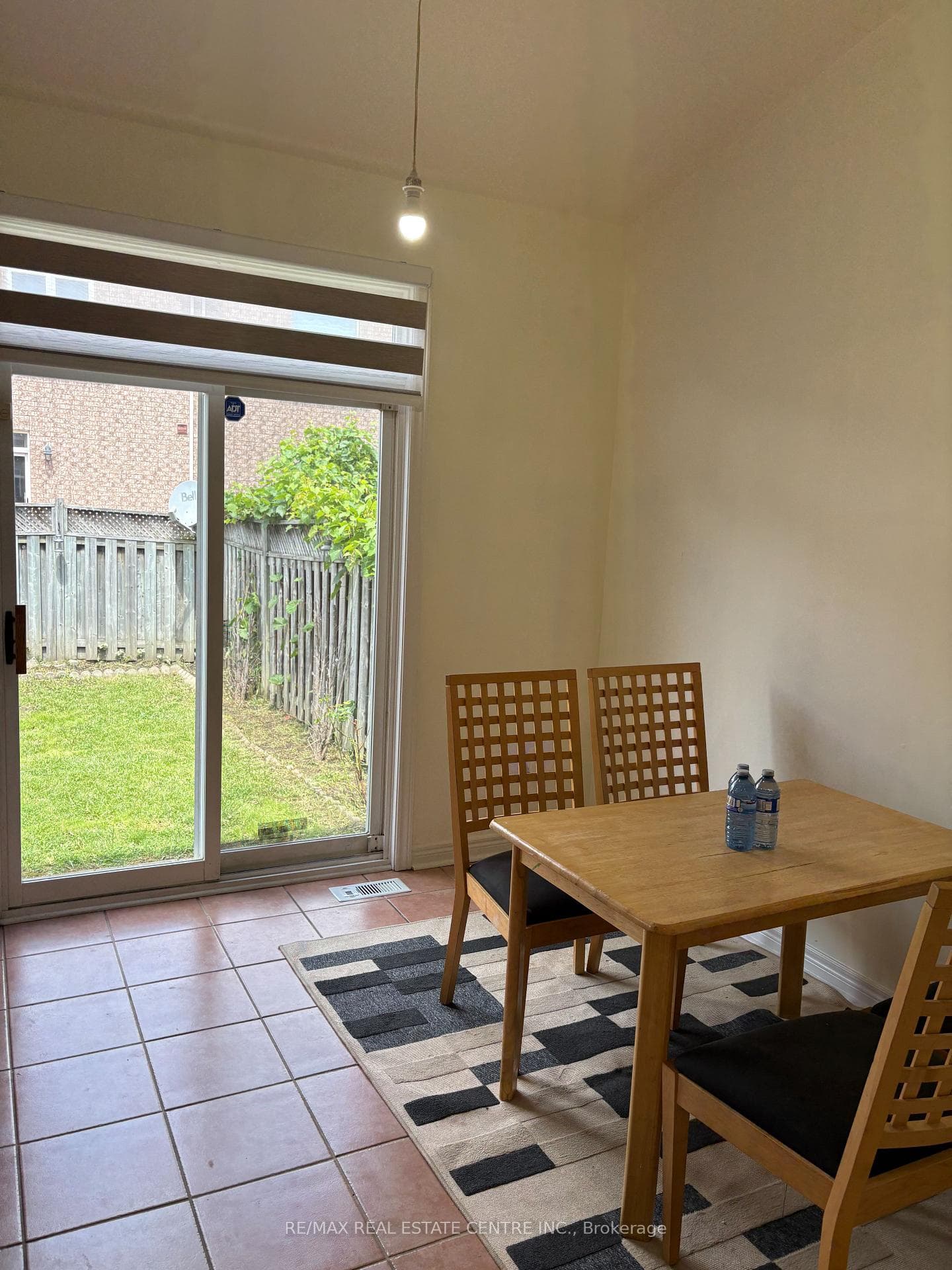 799 Ledbury Crescent — property photo