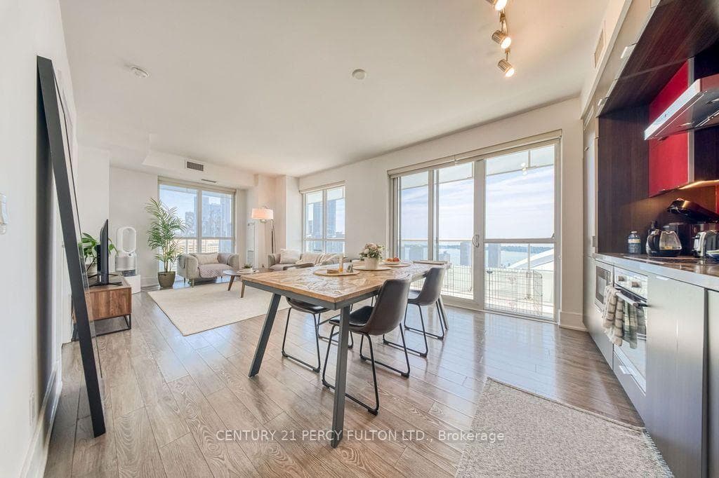 2811- 300 Front Street — property photo