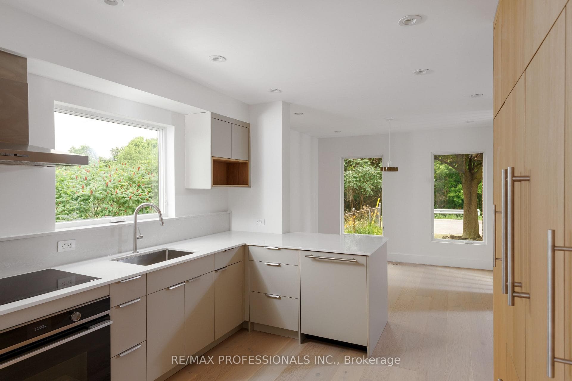 19 Arnold Avenue — property photo