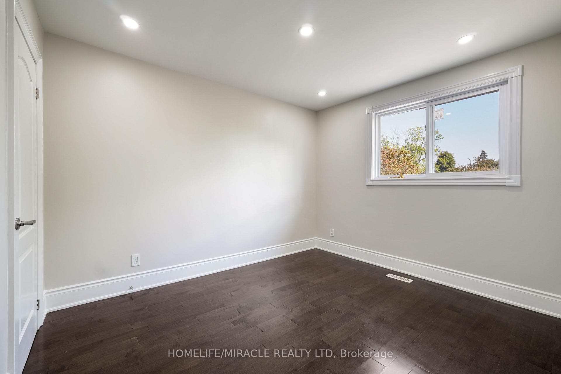 70 Cockburn Drive — property photo