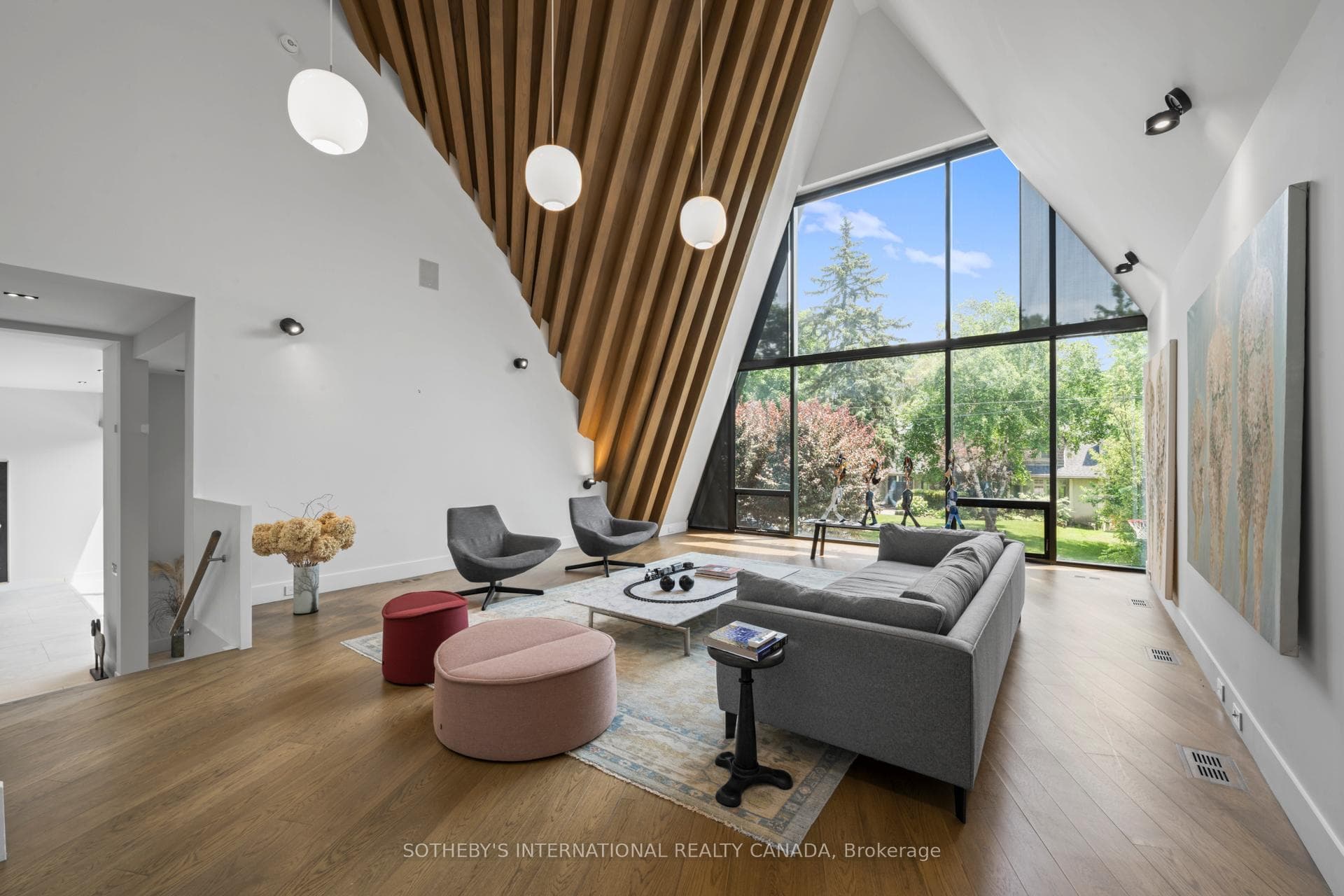 108 Stratford Crescent — property photo