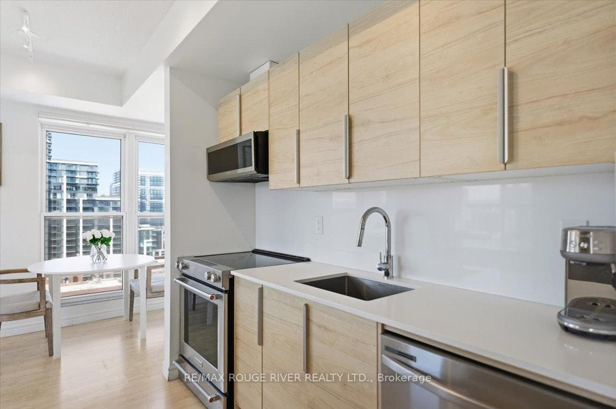 1401- 135 James Street — property photo