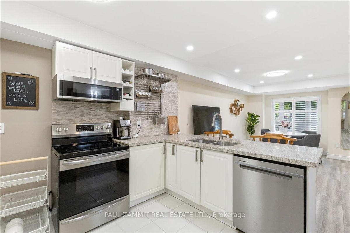 169- 310 John Street — property photo