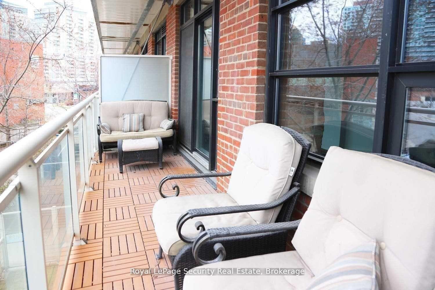 208- 43 Hanna Avenue — property photo