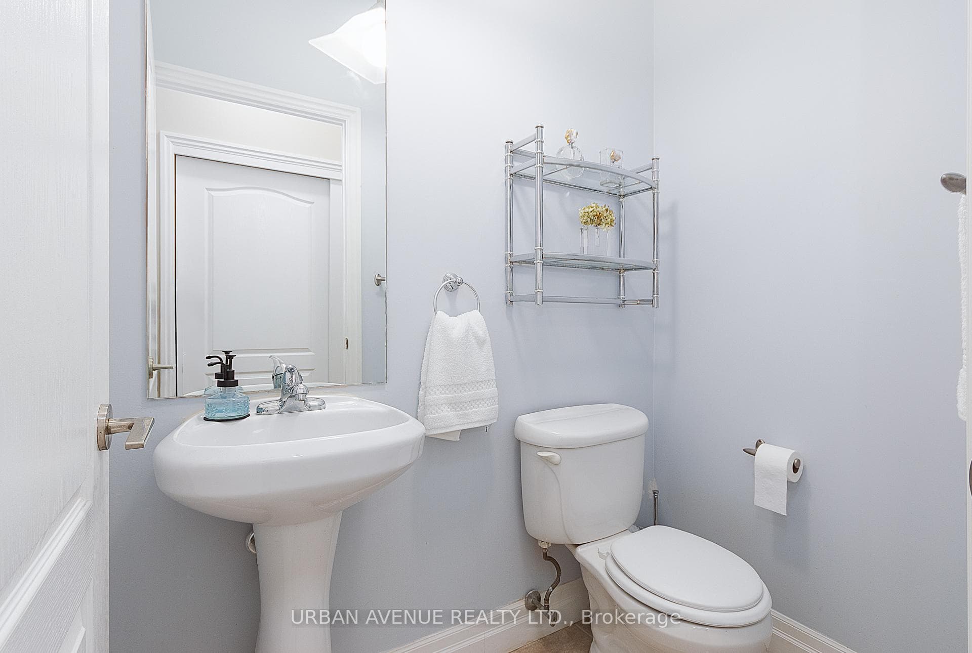707- 44 Bond Street — property photo
