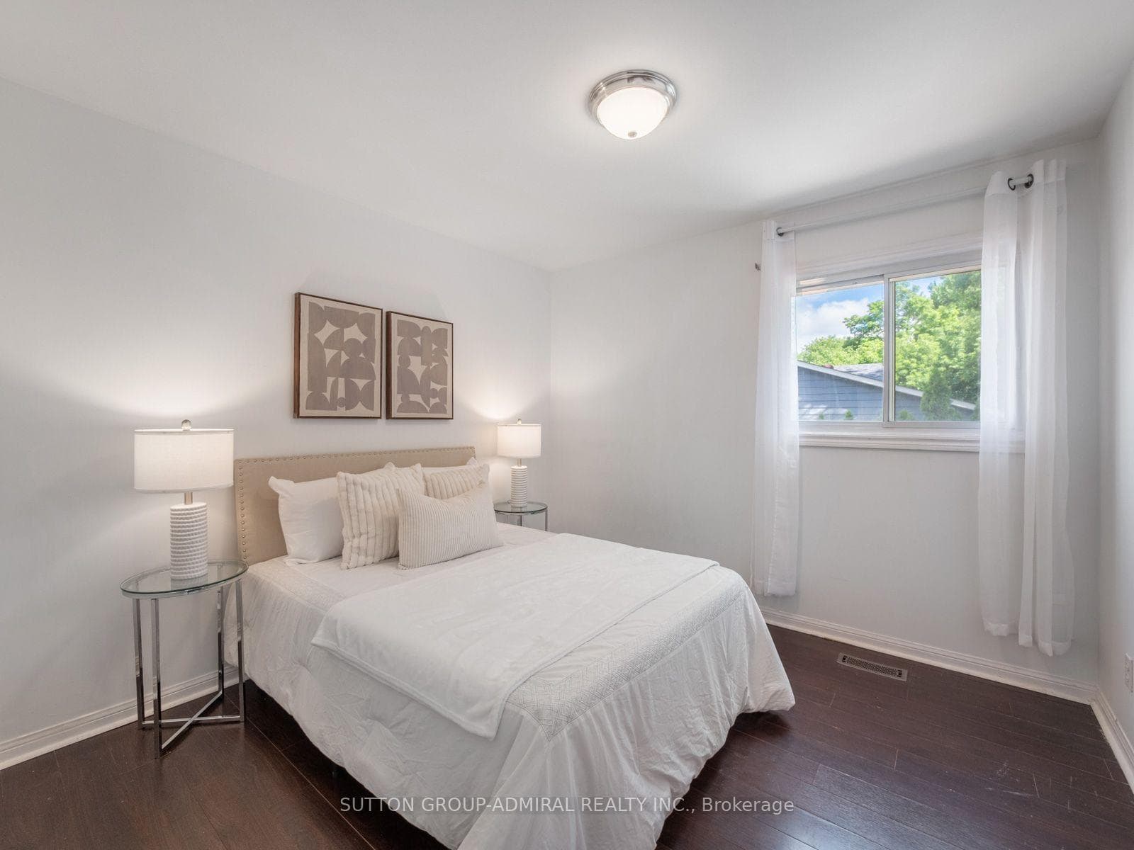 52 Sir Bedevere Place — property photo