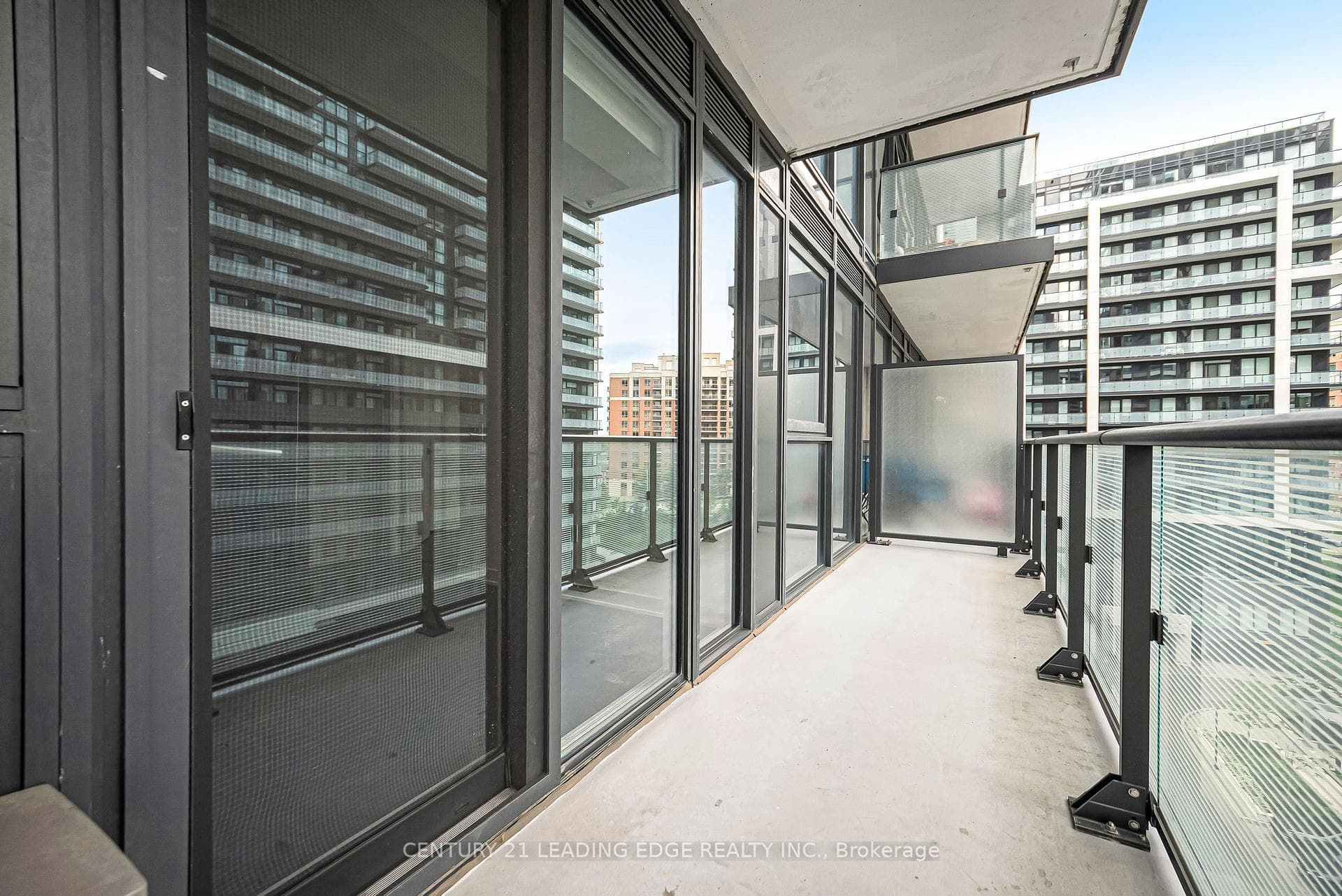 707- 95 Oneida Crescent — property photo