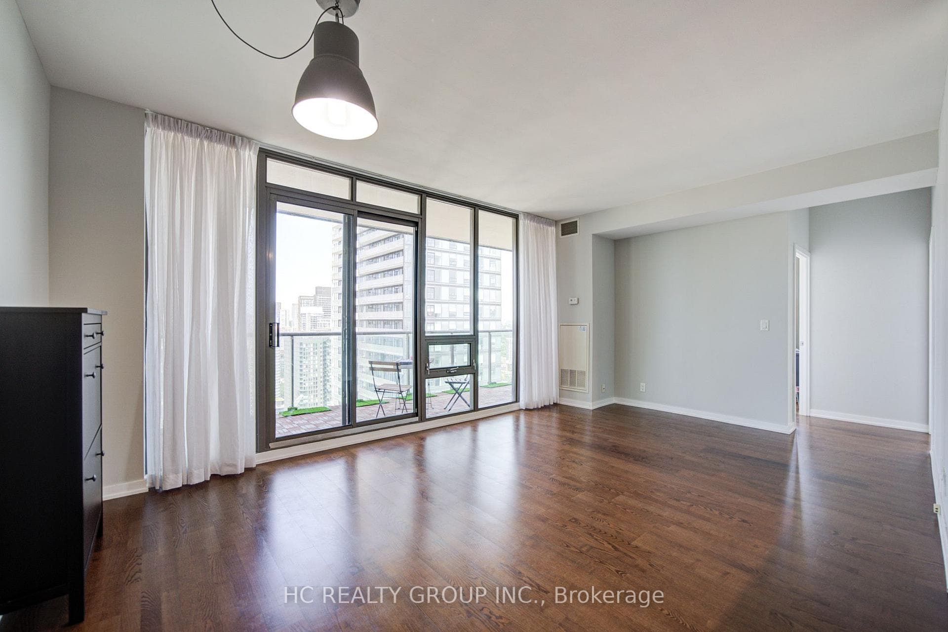 3504- 33 Lombard Street — property photo