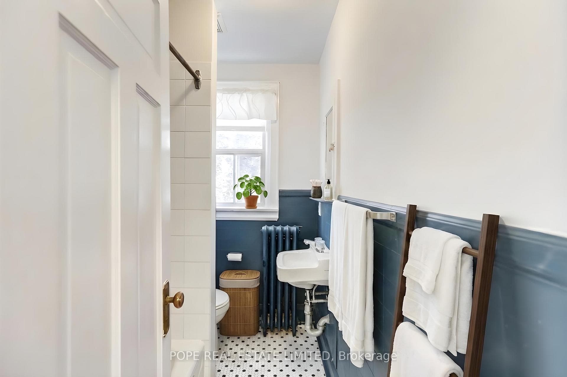 18 Edgewood Avenue — property photo