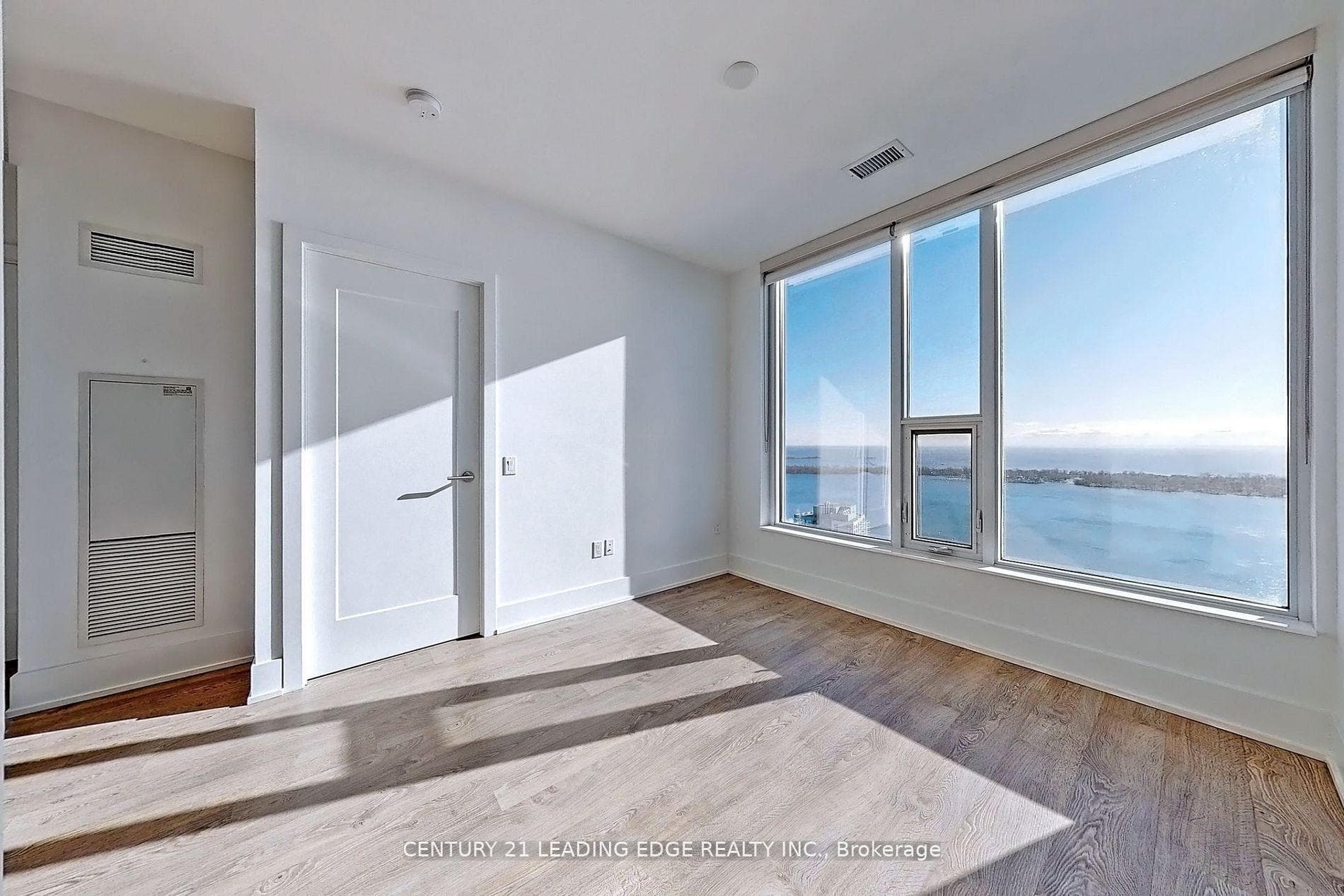 5008- 10 York Street — property photo