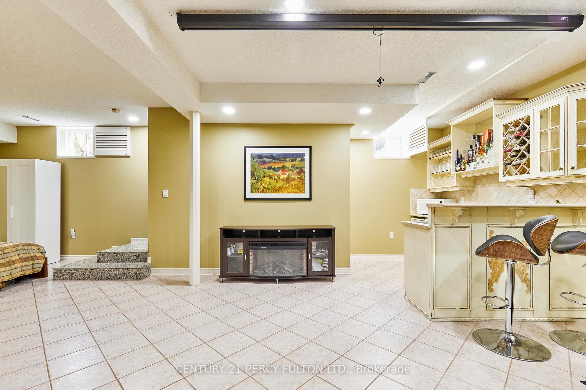 483 Ormond Drive — property photo
