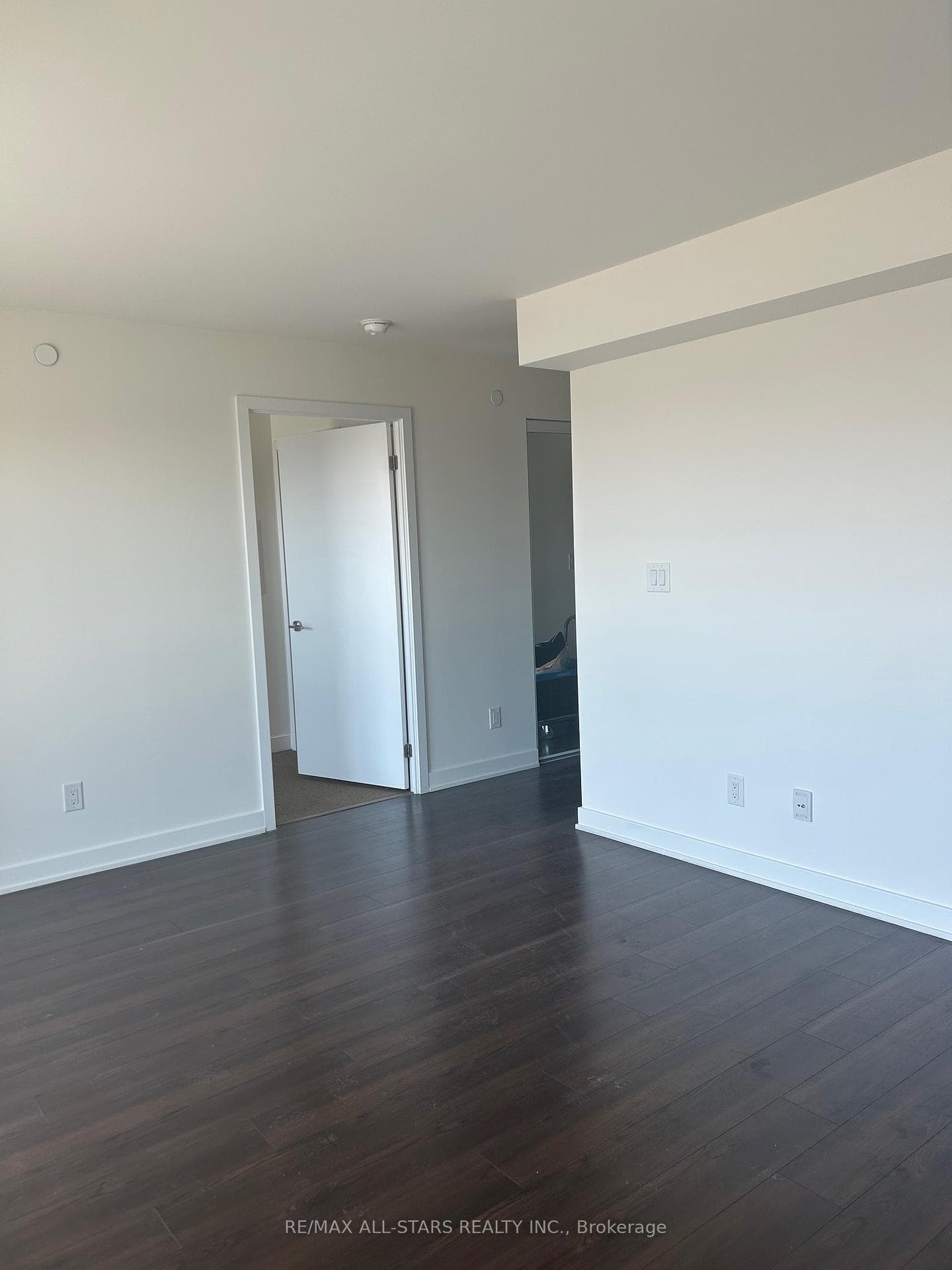 1004- 160 Flemington Road — property photo