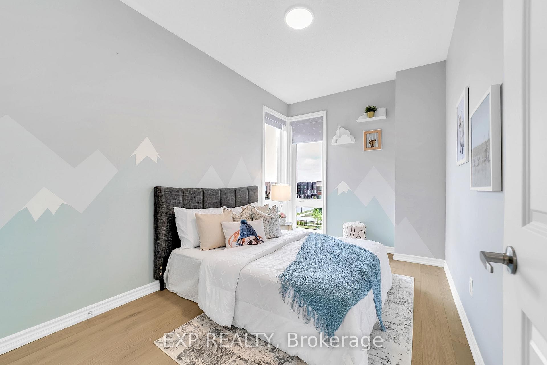 8 Hammersmith Lane — property photo