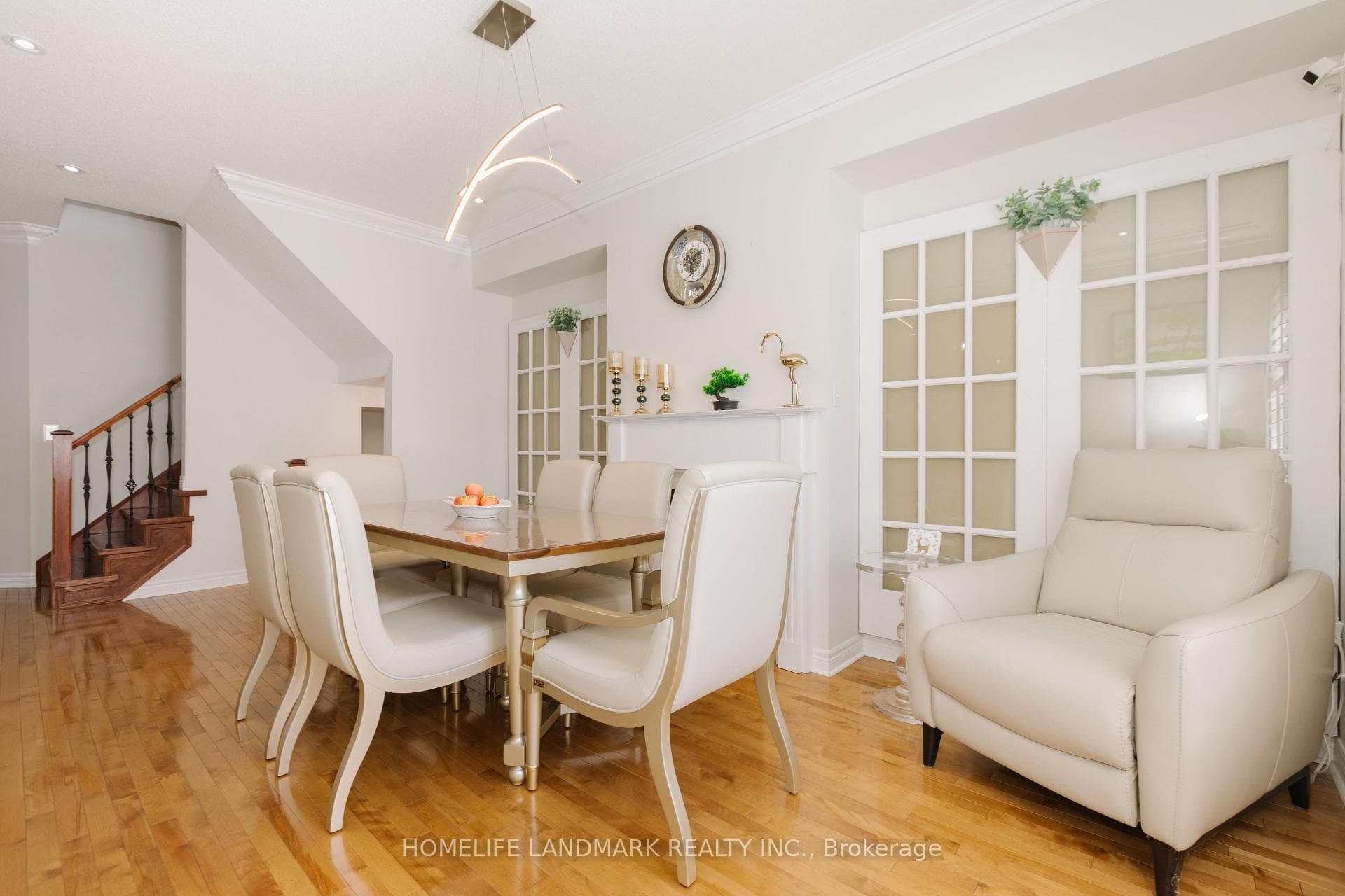 3432 Eglinton Avenue — property photo