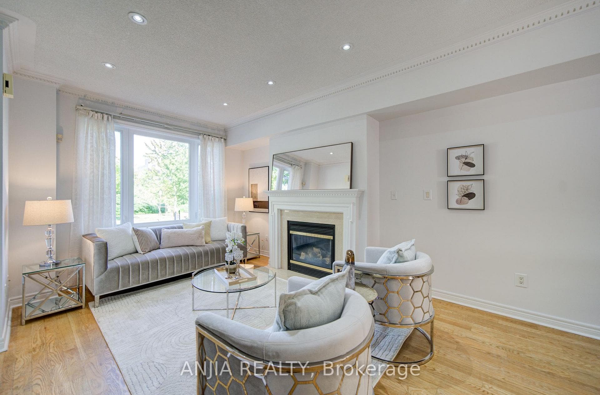 44 Pond Drive — property photo