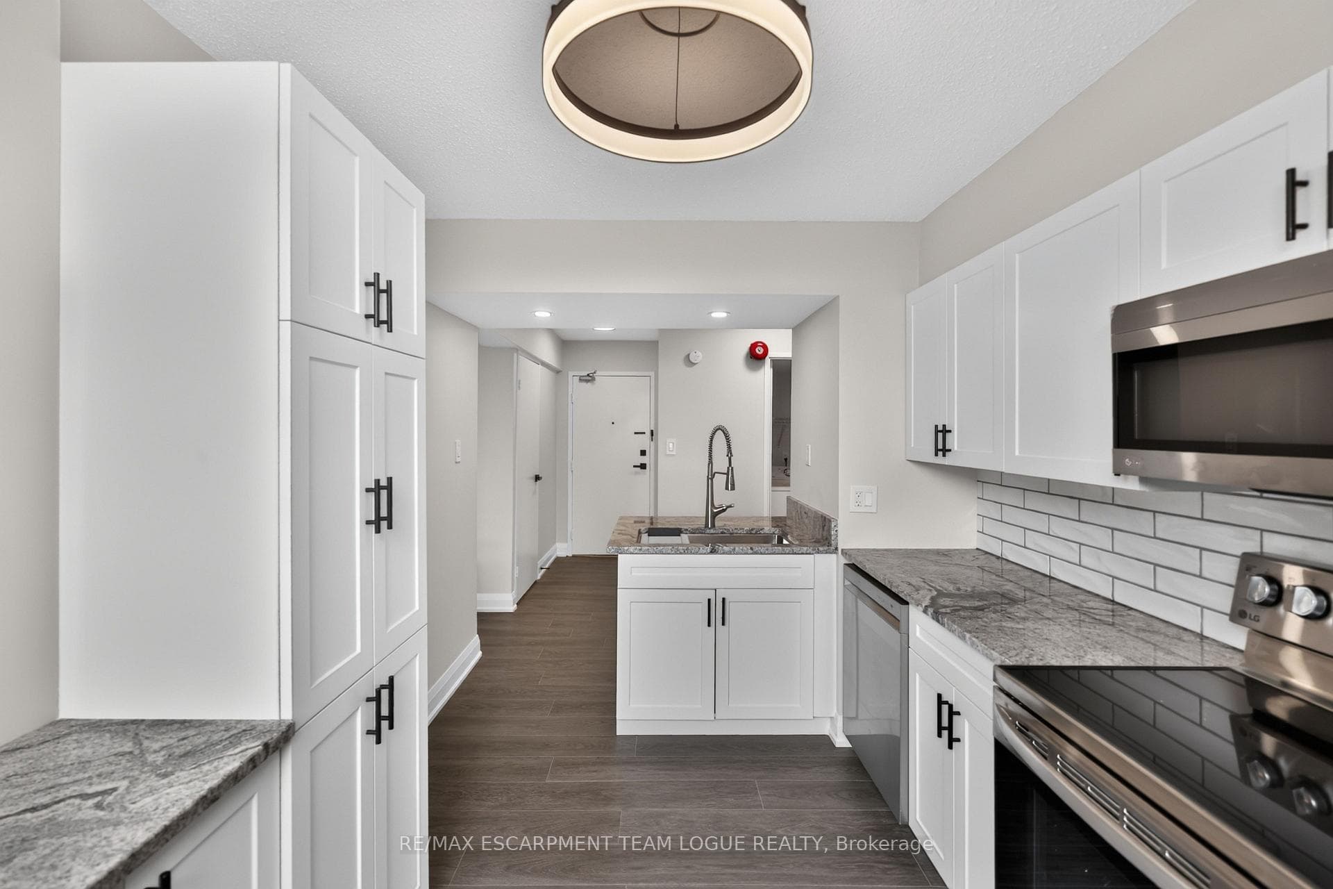 401- 700 Dynes Road — property photo