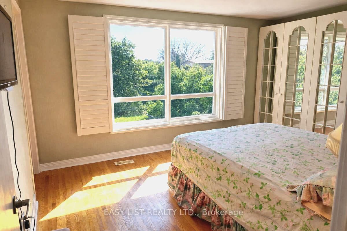 1035 Oshawa Boulevard — property photo