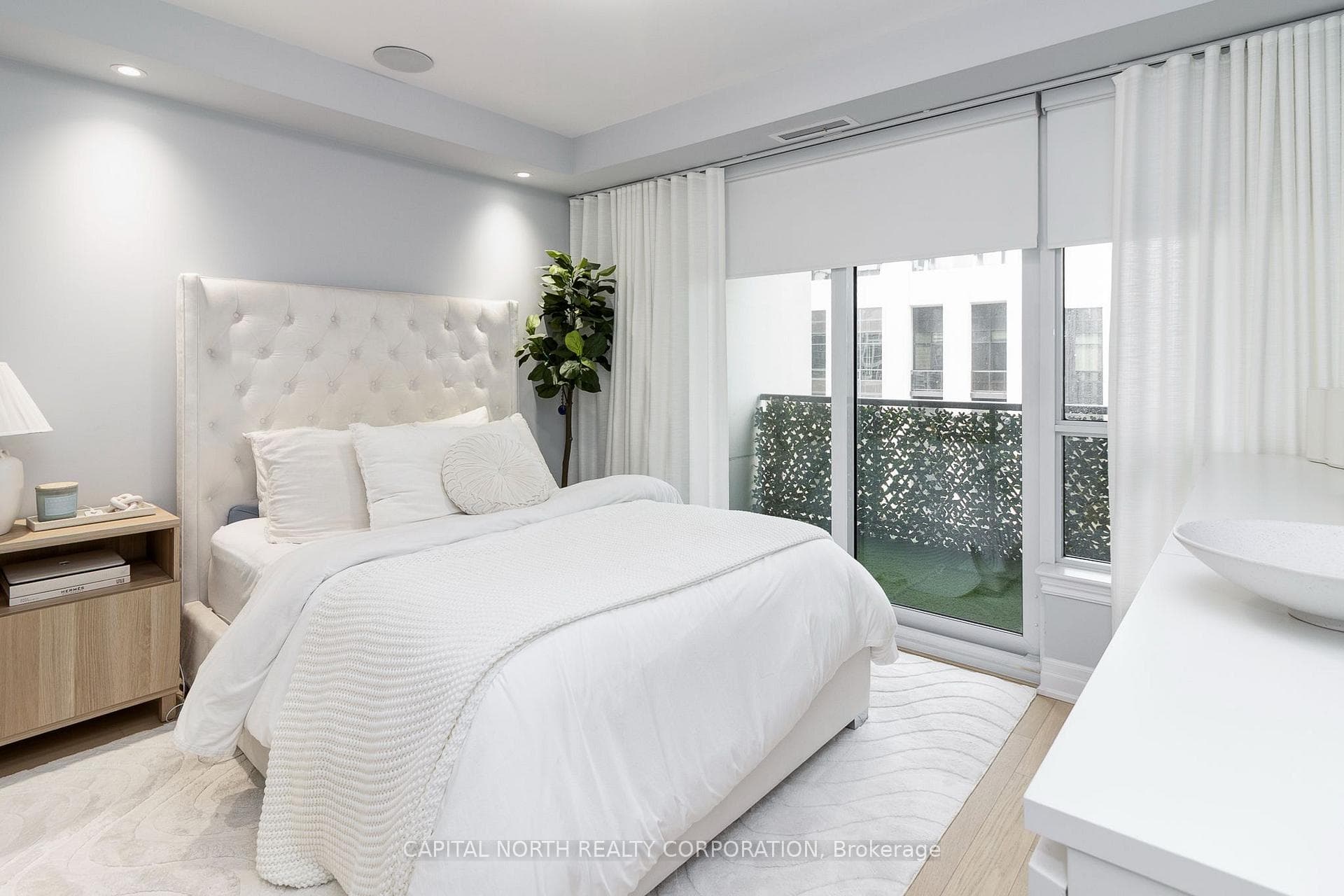 2102- 9075 Jane Street — property photo
