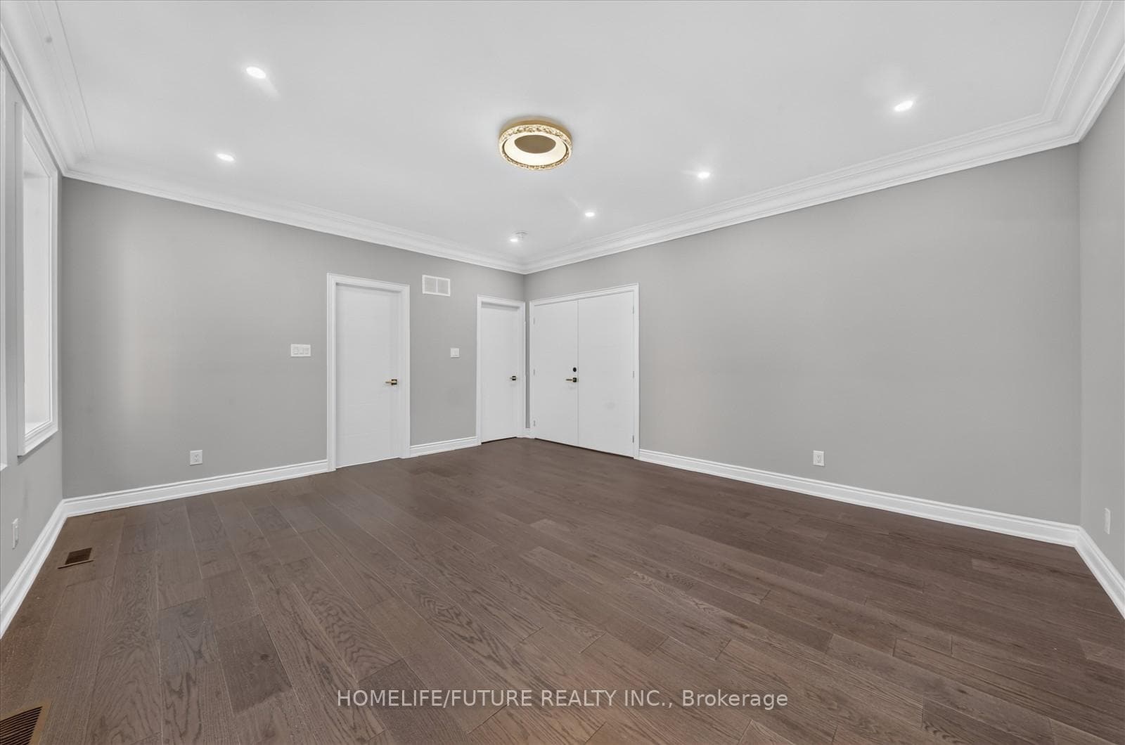 735 Hillcrest Road — property photo