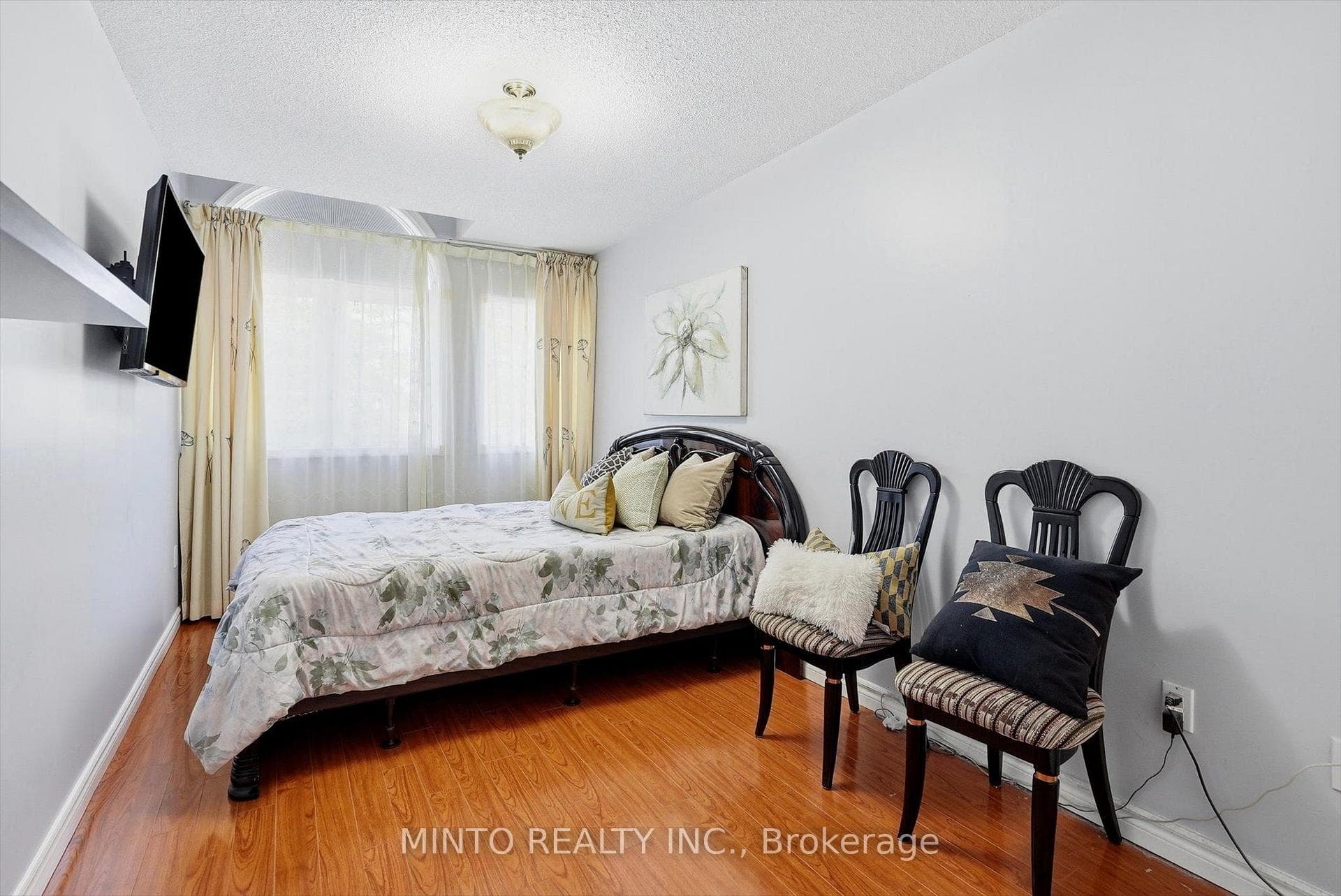 169 Kenborough Court — property photo