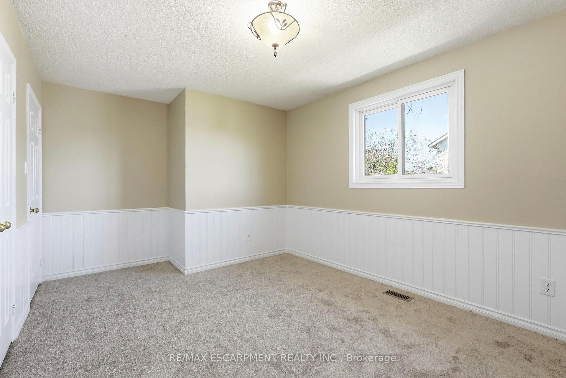 121 First Road — property photo