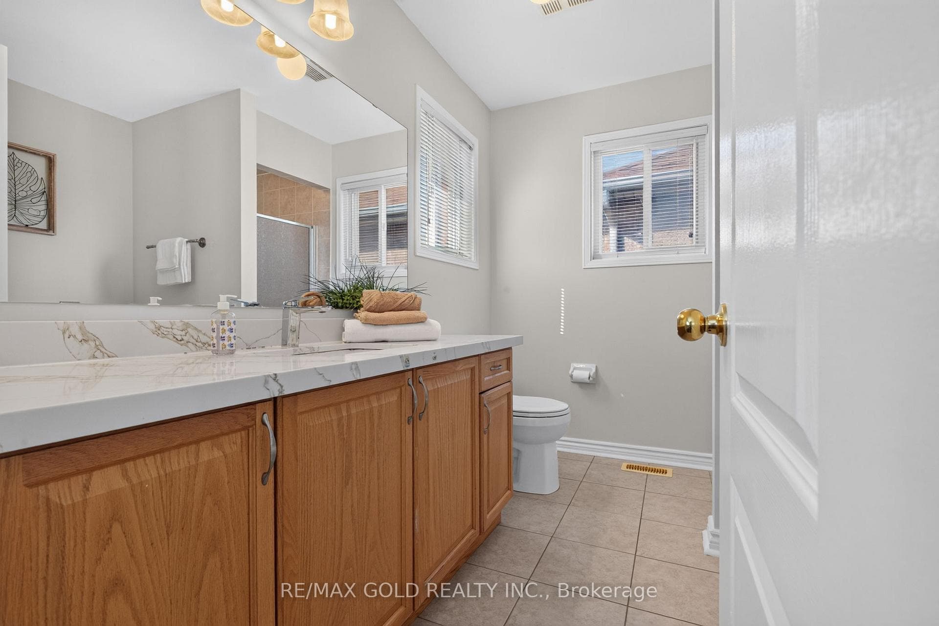 40 Dunure Crescent — property photo