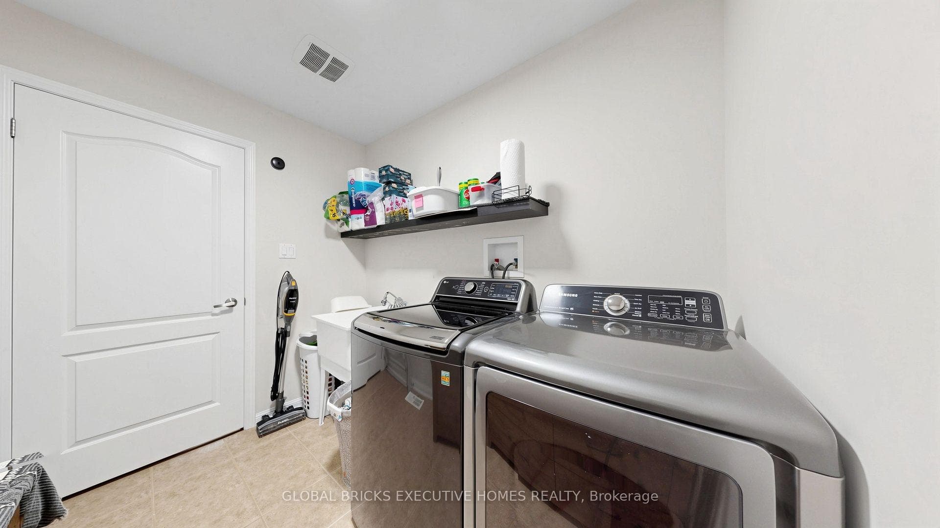 381 Gosford Crescent — property photo