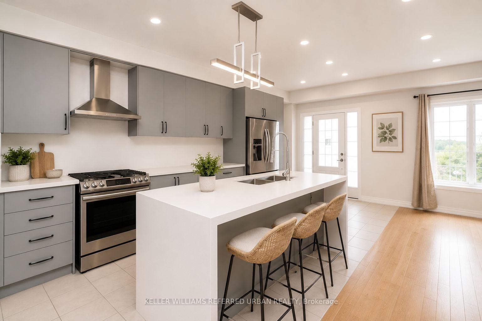 13313 Bathurst Street — property photo