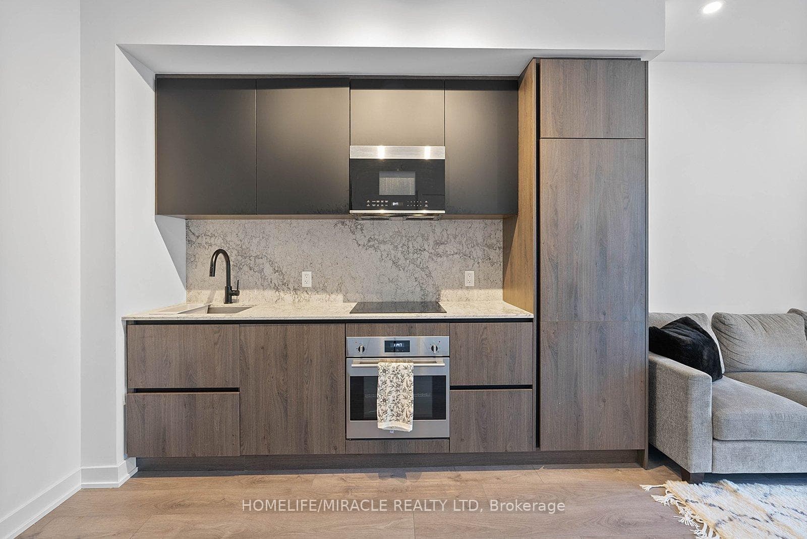 1322- 108 Peter Street — property photo