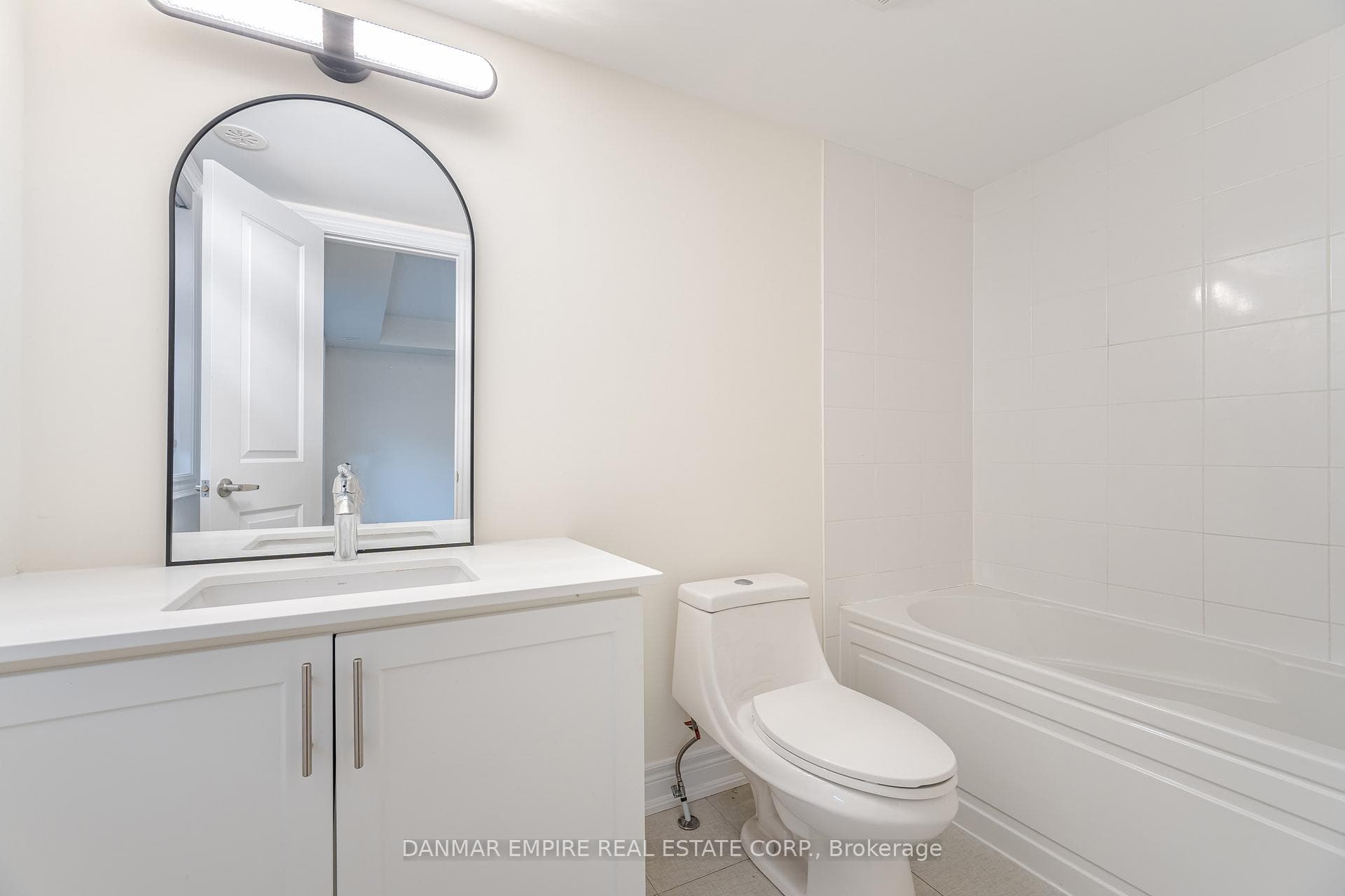 11 Hiawatha Court — property photo