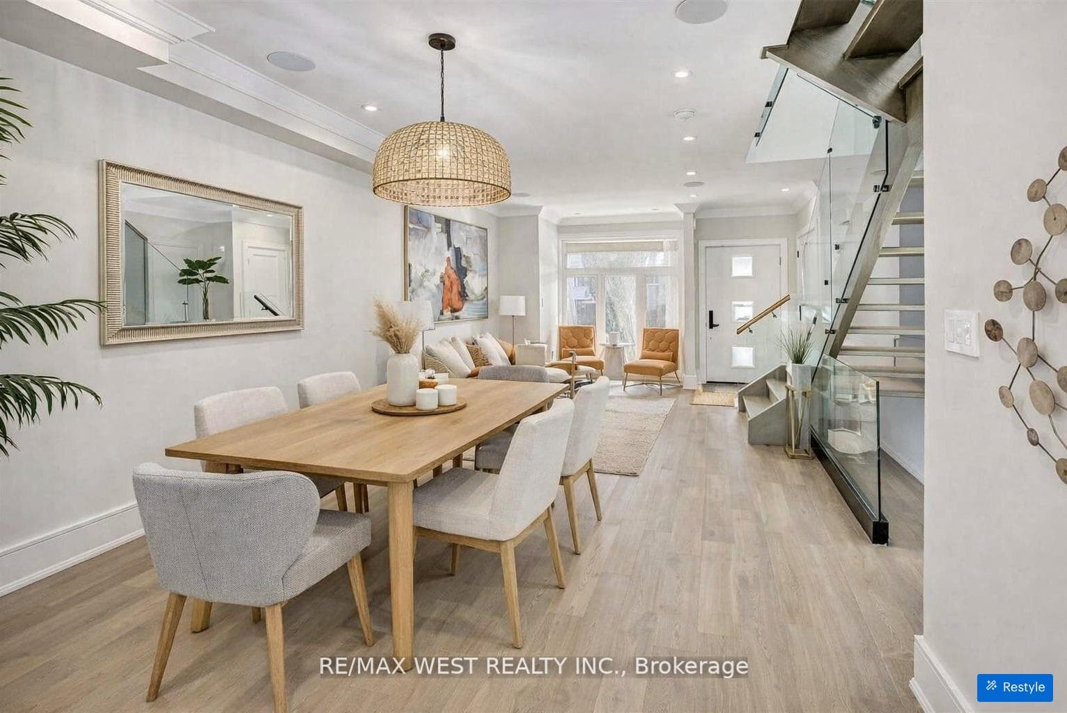 94 Lake Crescent — property photo