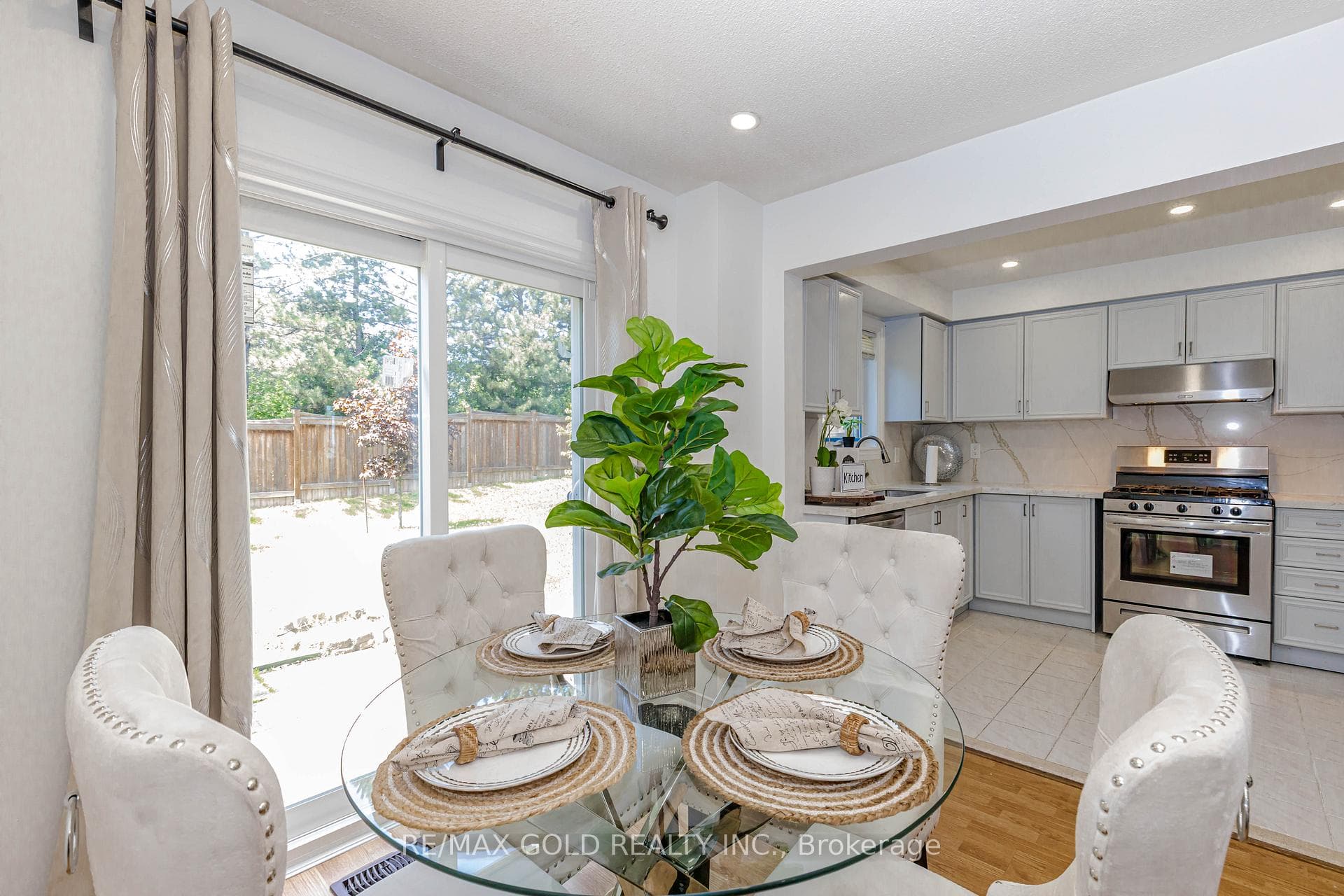 52 Wickstead Court — property photo
