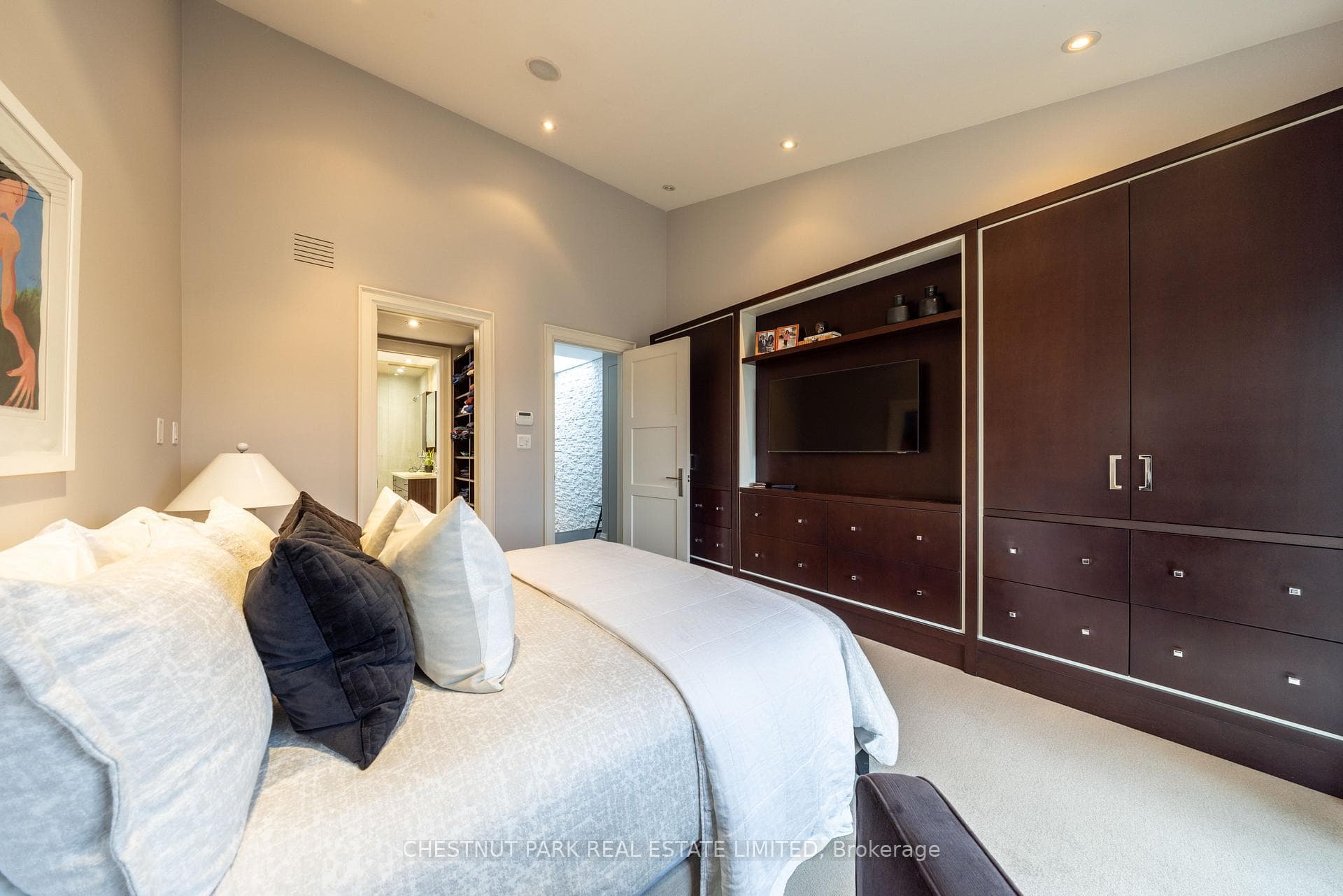 70 Summerhill Gardens — property photo