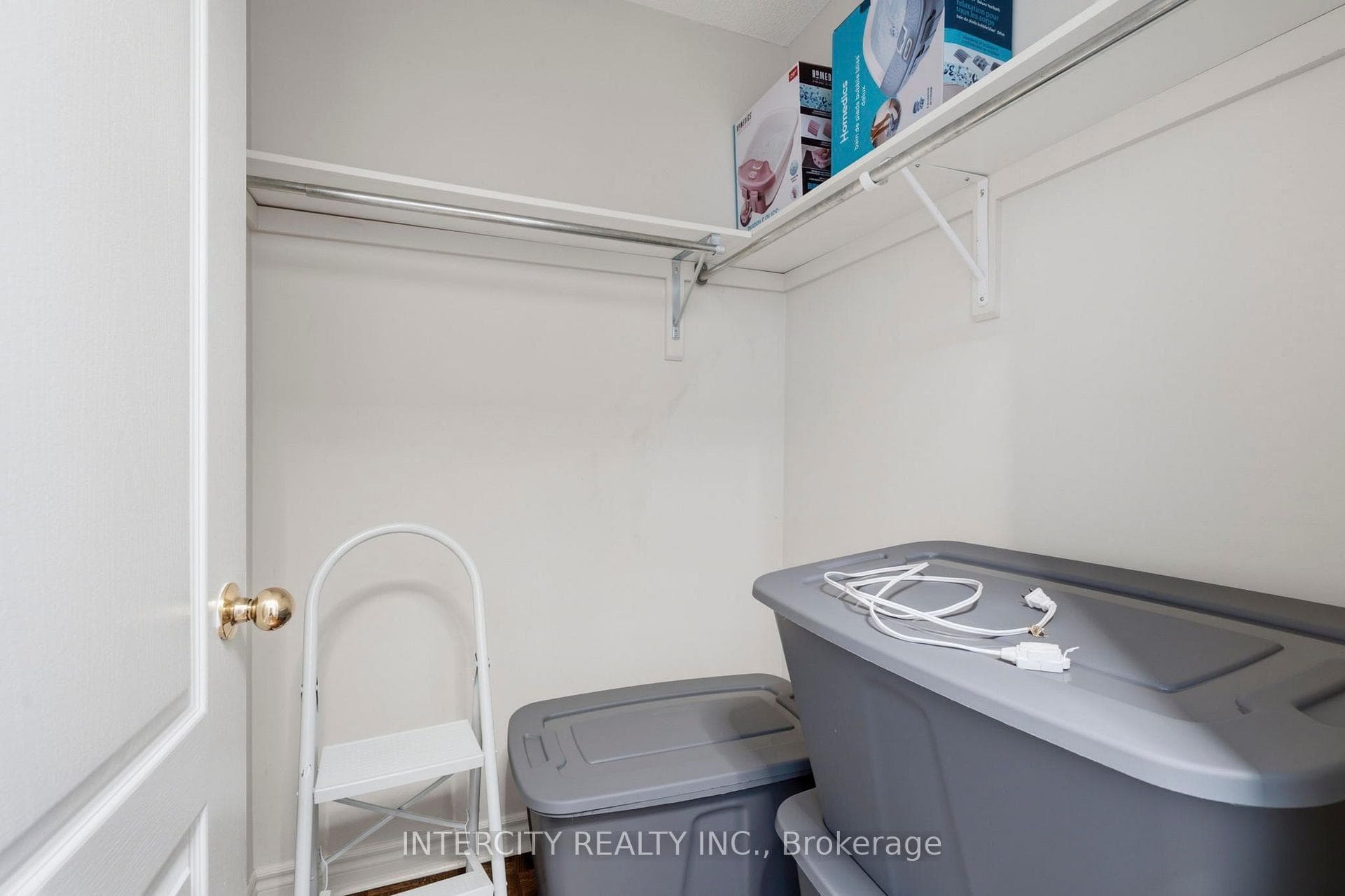 93 Chalone Crescent — property photo