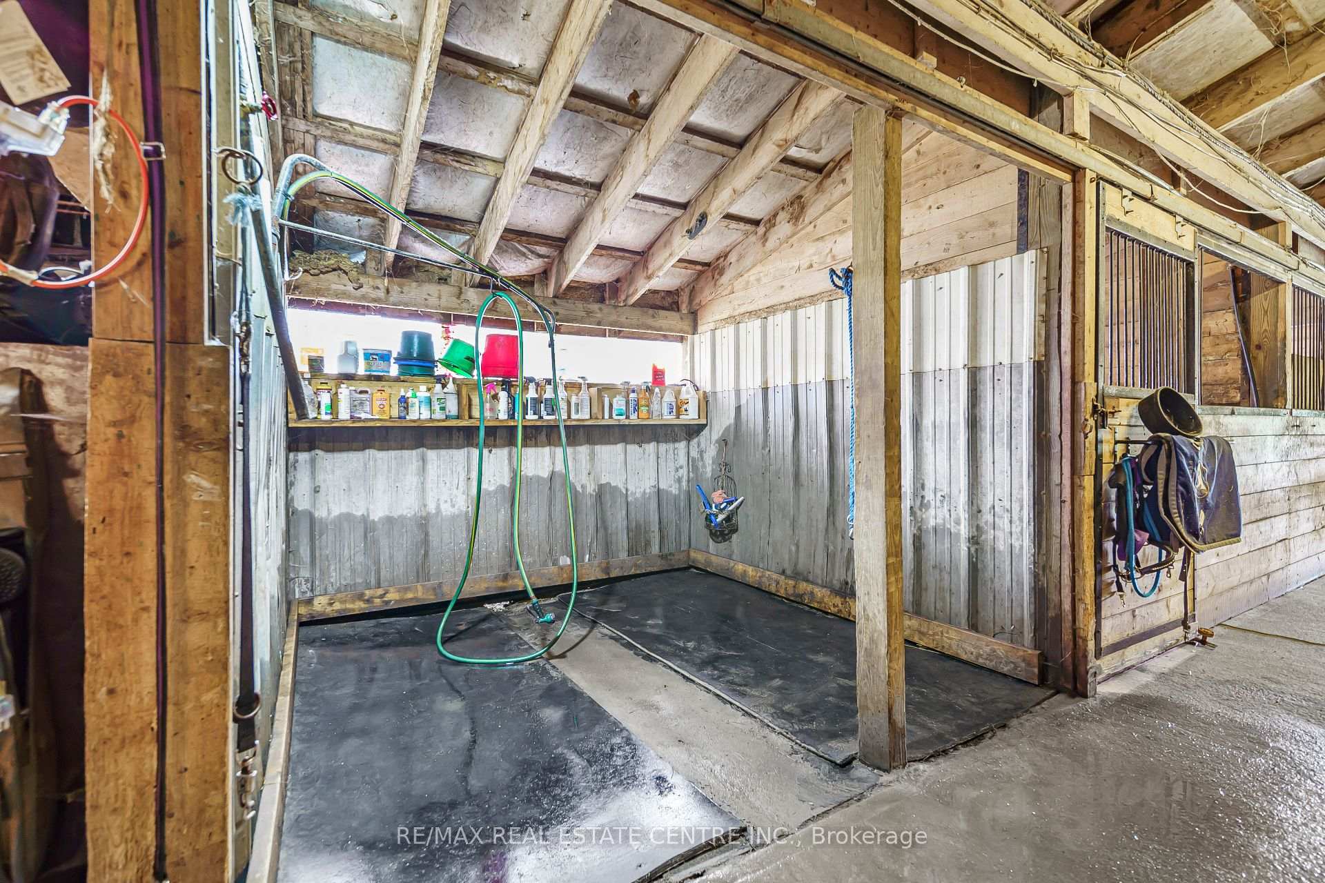 1374 5th Concession Road — property photo