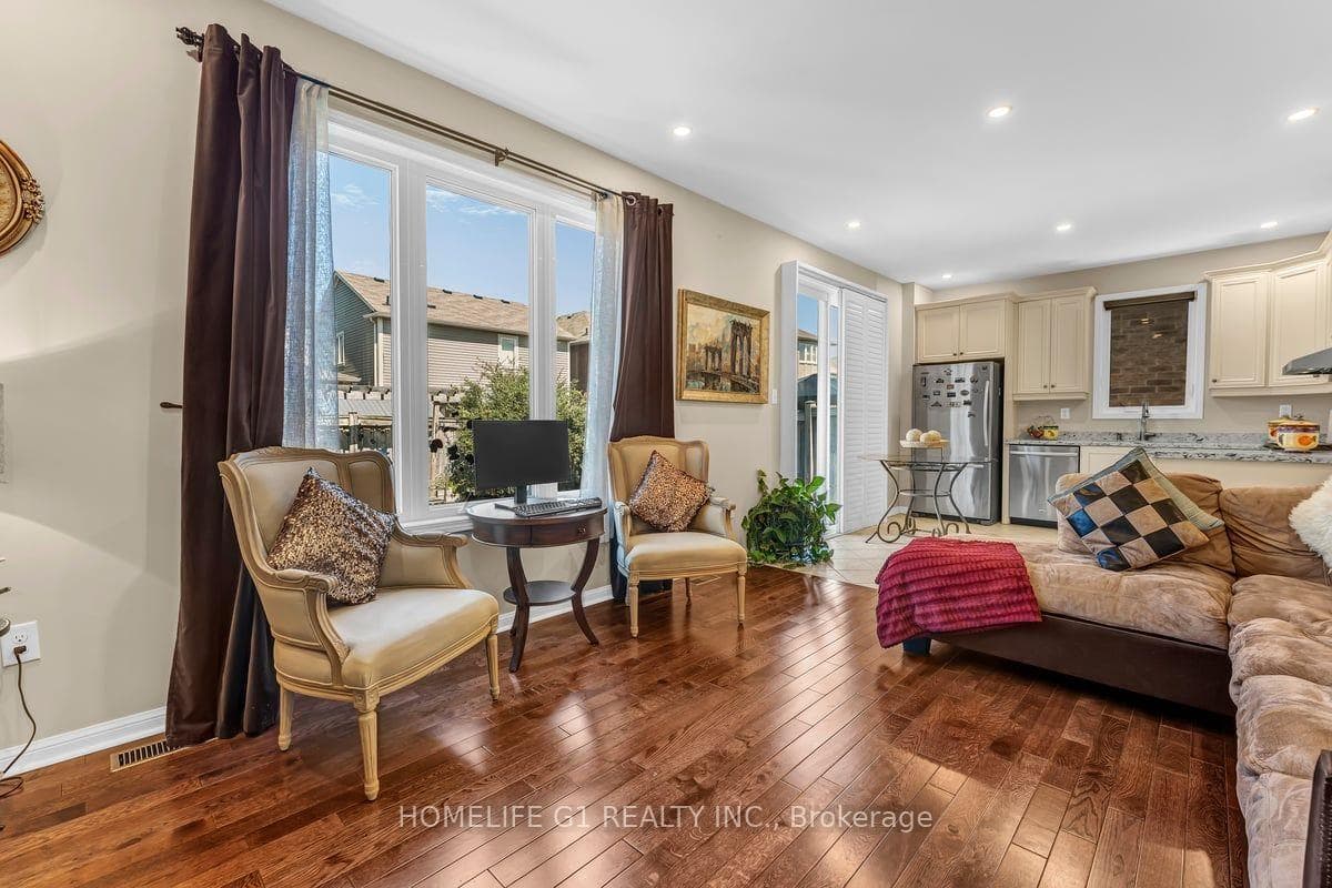 889 Challinor Terrace — property photo