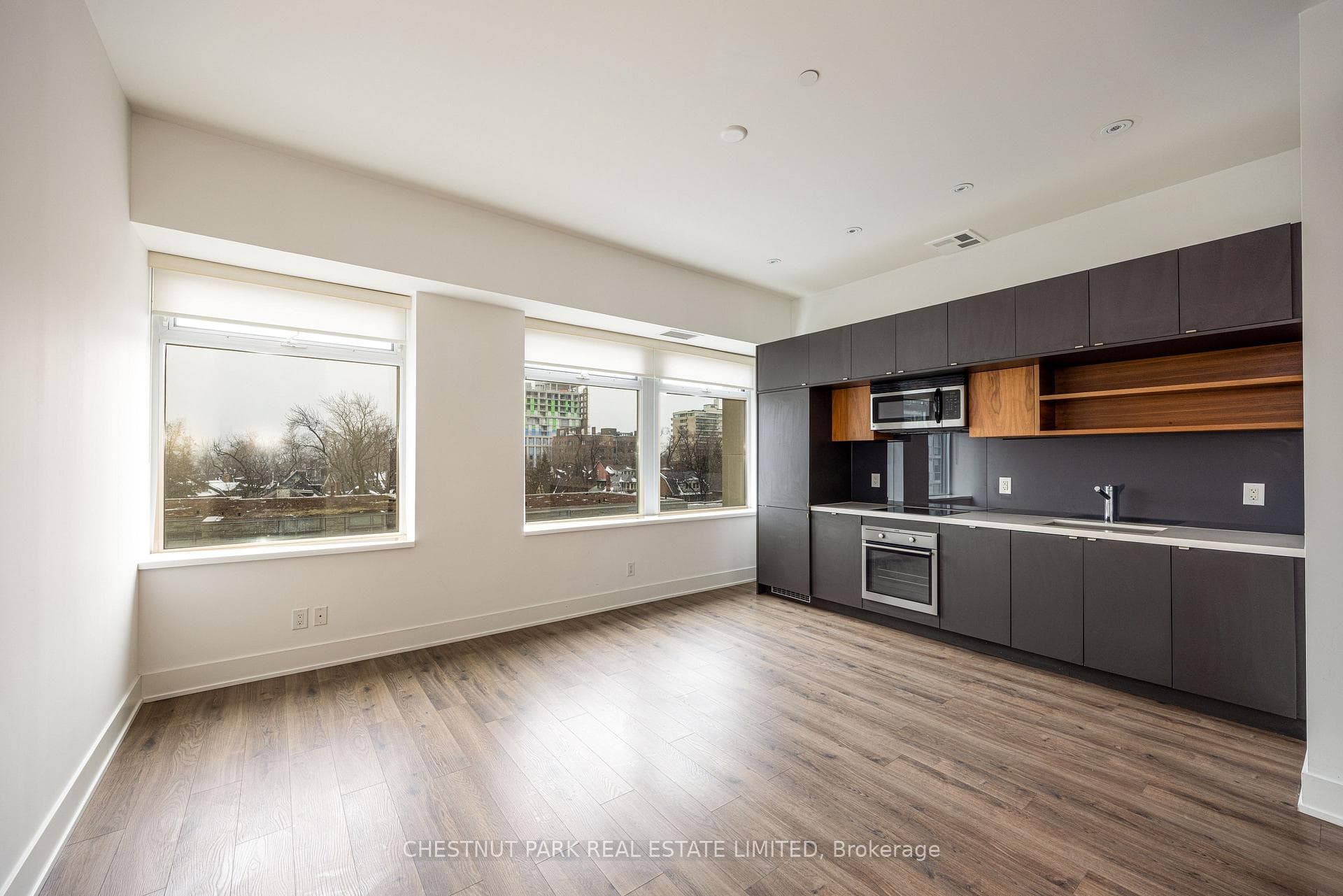 416- 111 St Clair Avenue — property photo