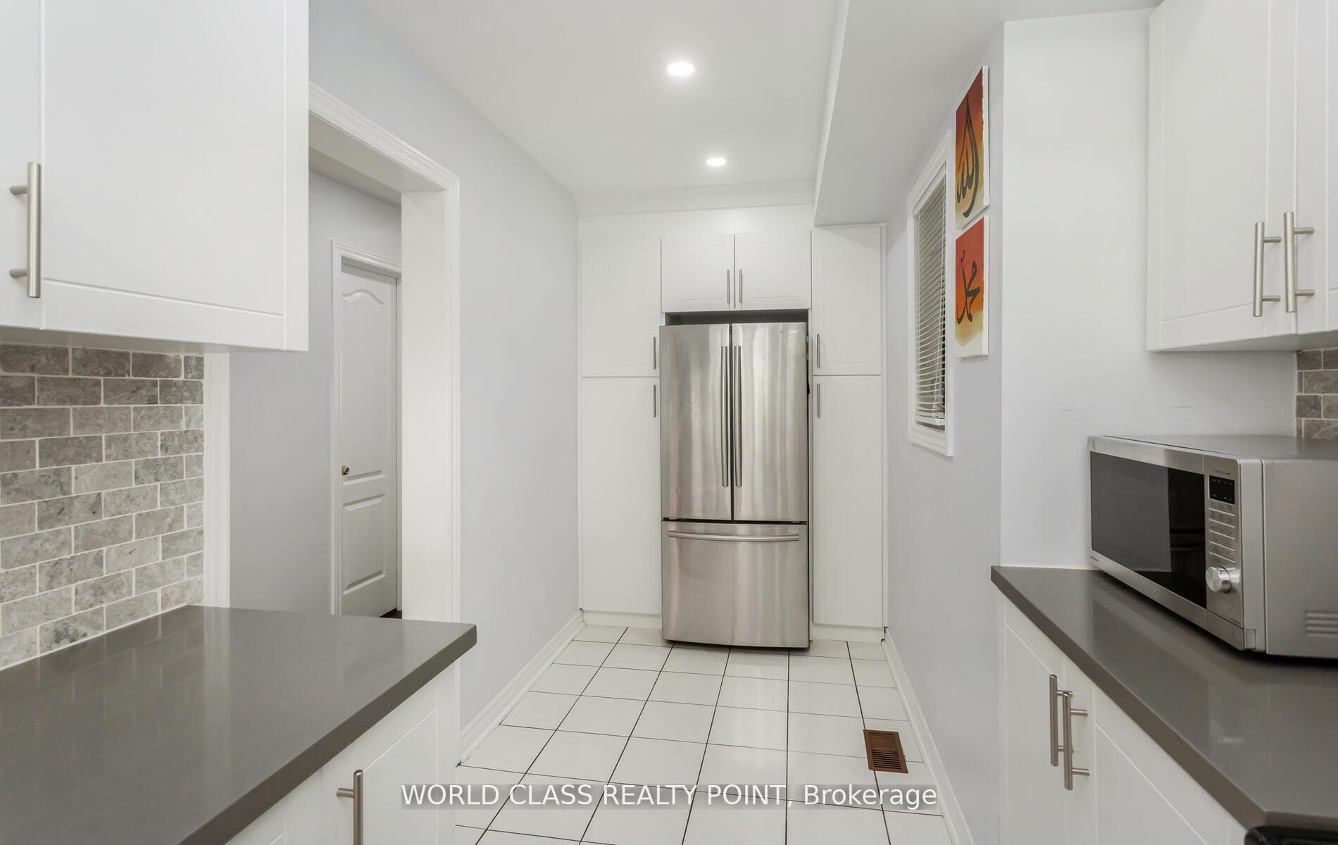 17 Manett Crescent — property photo