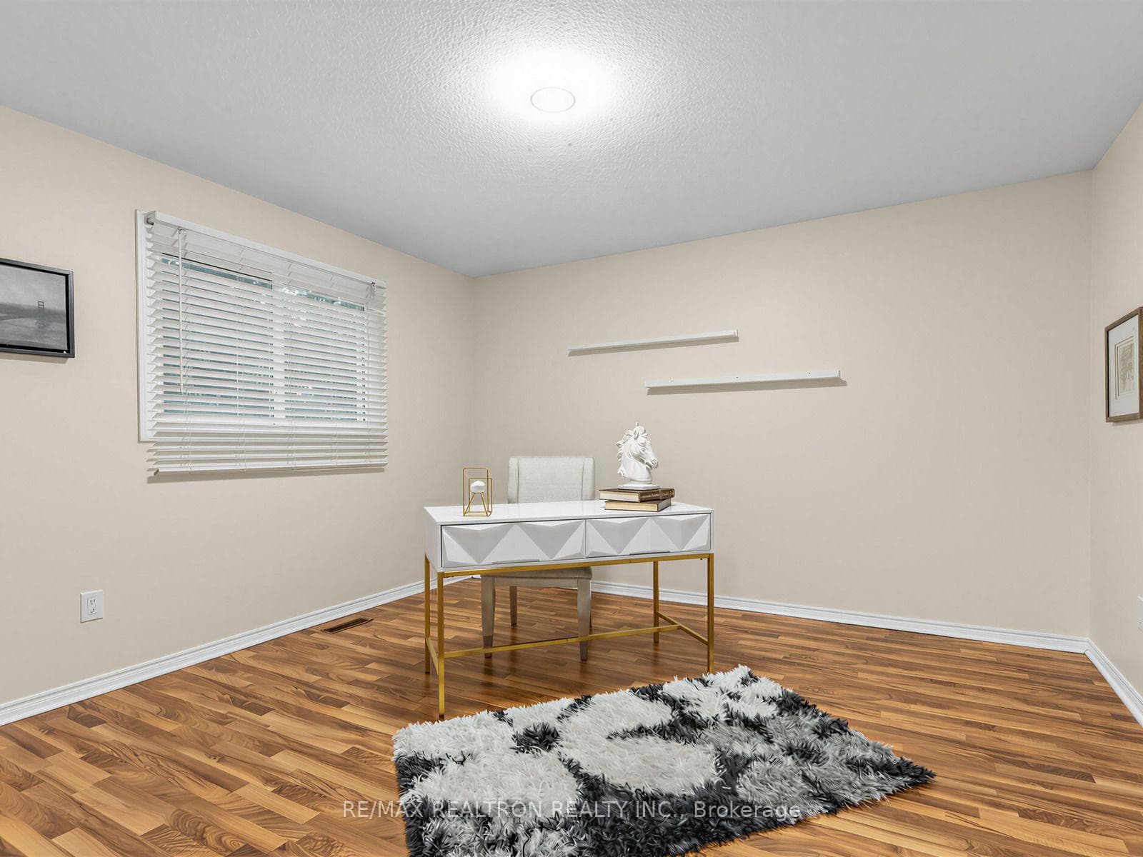 328 Salisbury Lane — property photo